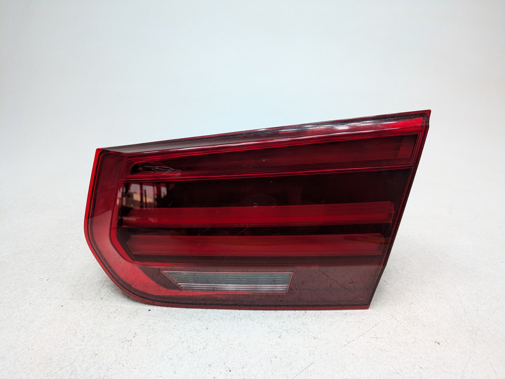 2016 - 2019 OEM BMW 330I REAR RIGHT PASSENGER SIDE INNER TAIL LIGHT ASSEMBLY