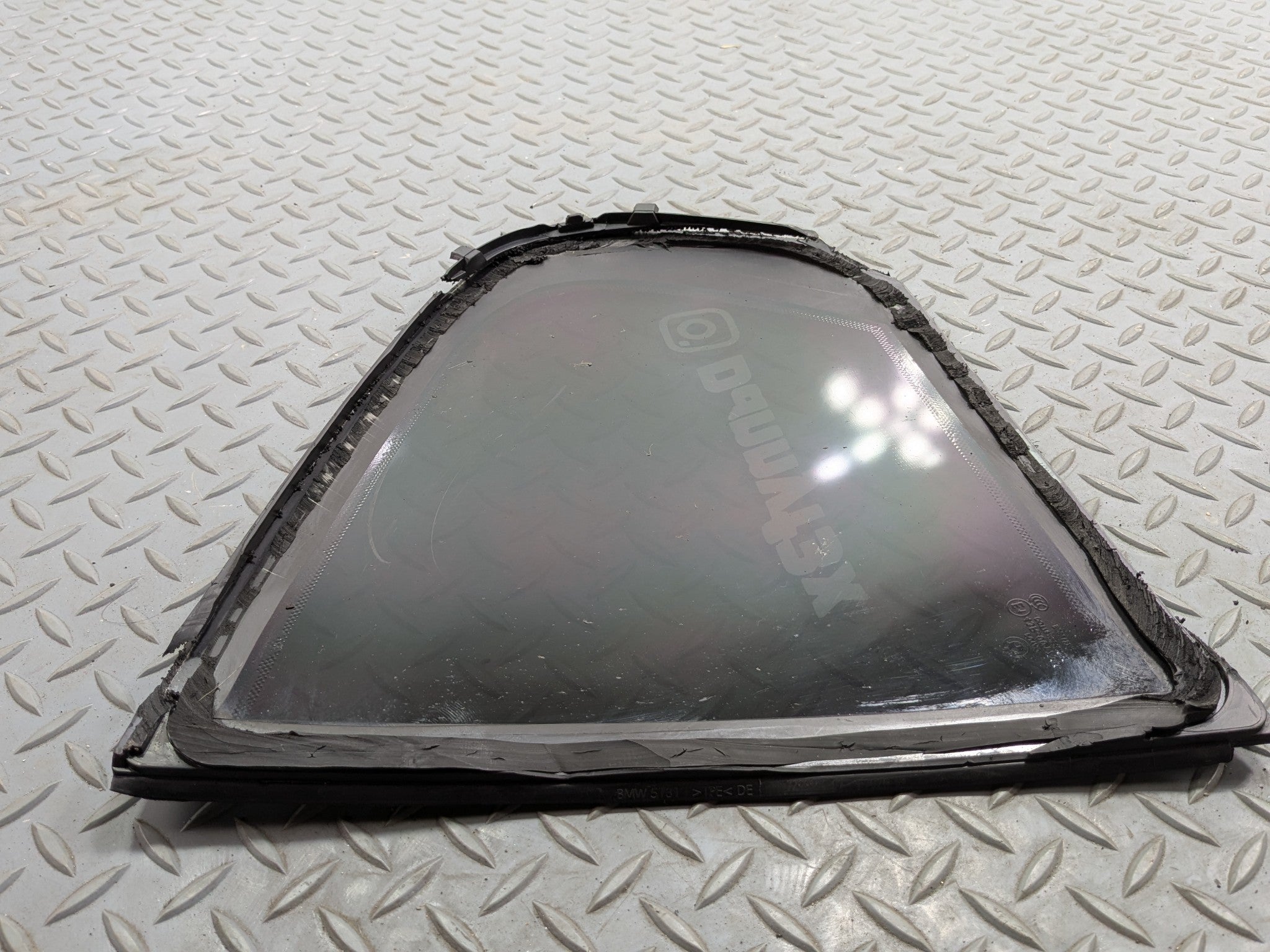 2016 - 2019 OEM BMW 330I REAR RIGHT PASSENGER SIDE WINDOW VENT GLASS