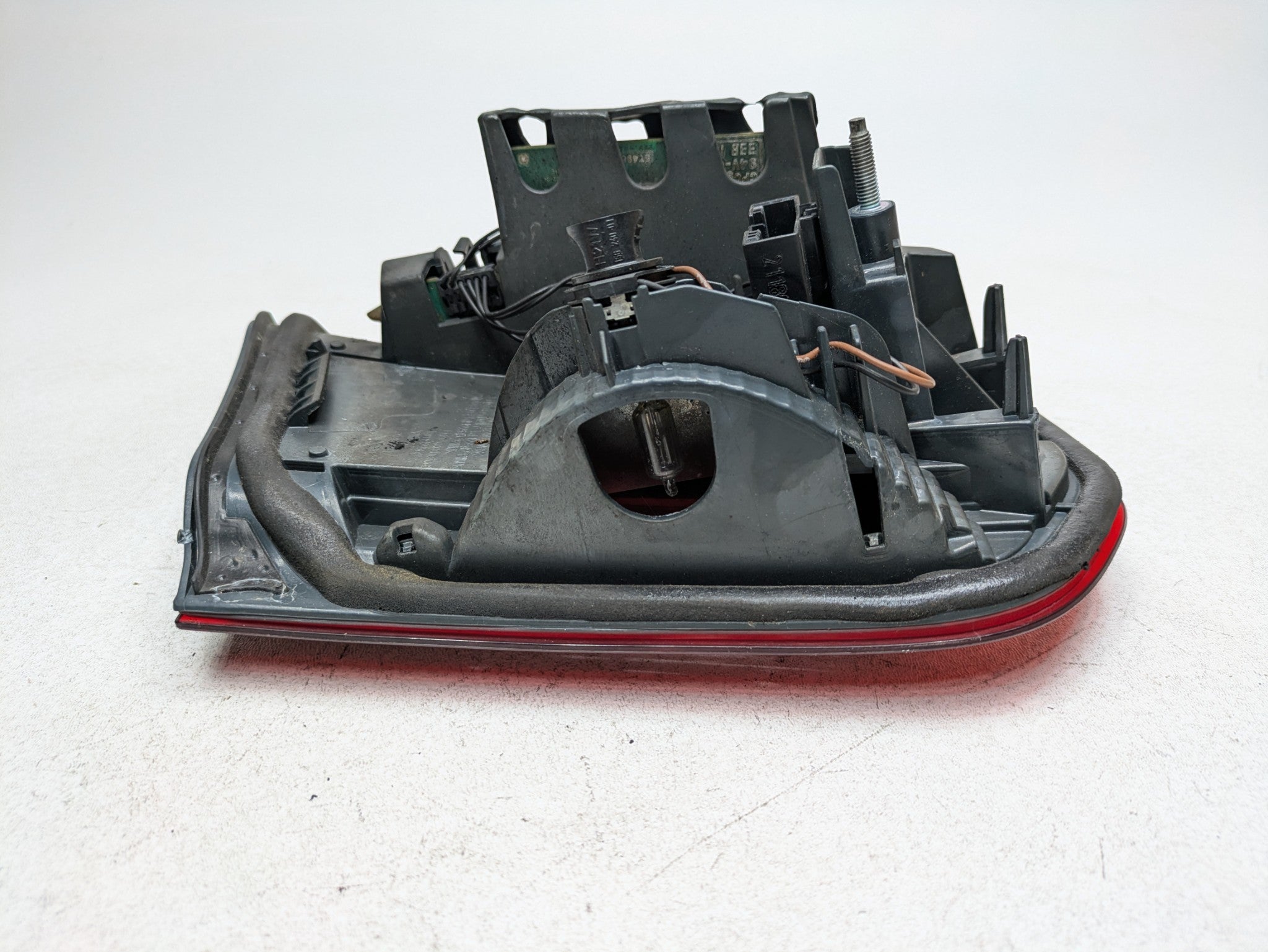2016 - 2019 OEM BMW 330I REAR RIGHT PASSENGER SIDE INNER TAIL LIGHT ASSEMBLY