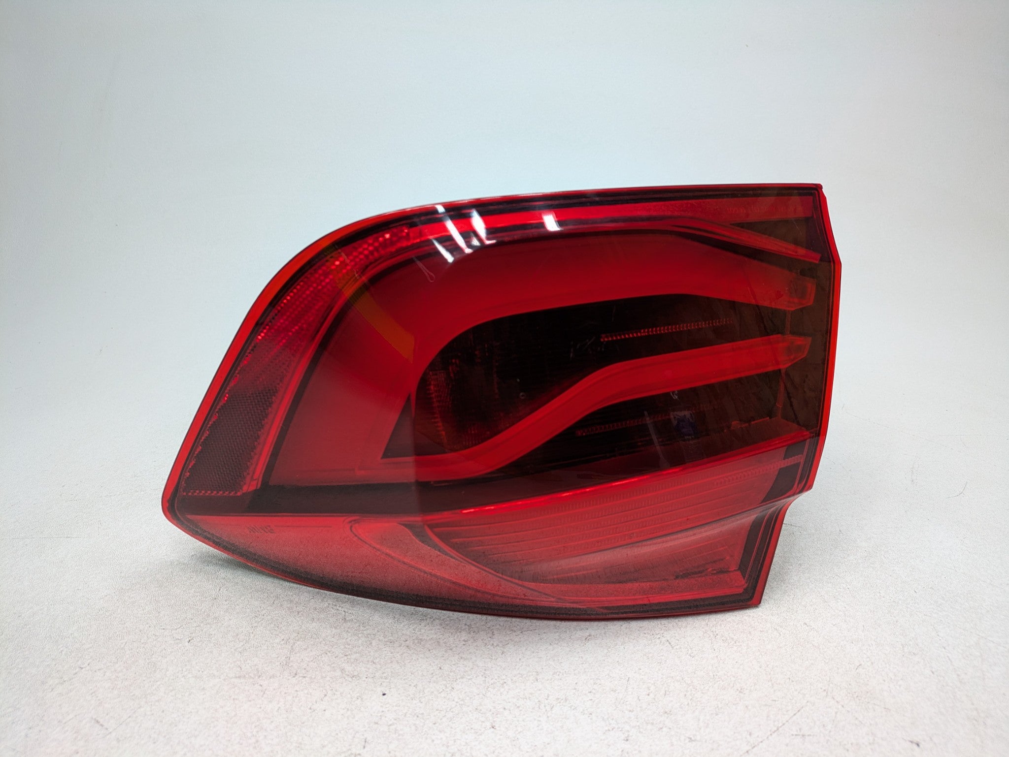 2016 - 2019 OEM BMW 330I REAR RIGHT PASSENGER SIDE OUTER TAIL LIGHT ASSEMBLY