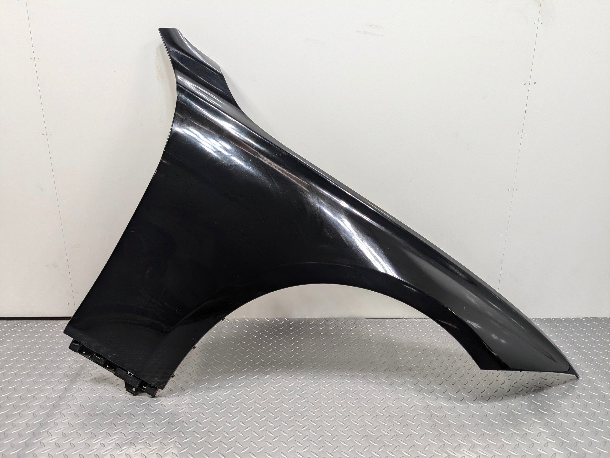 2016 - 2019 OEM BMW 330I FRONT RIGHT PASSENGER SIDE FENDER PANEL BLACK