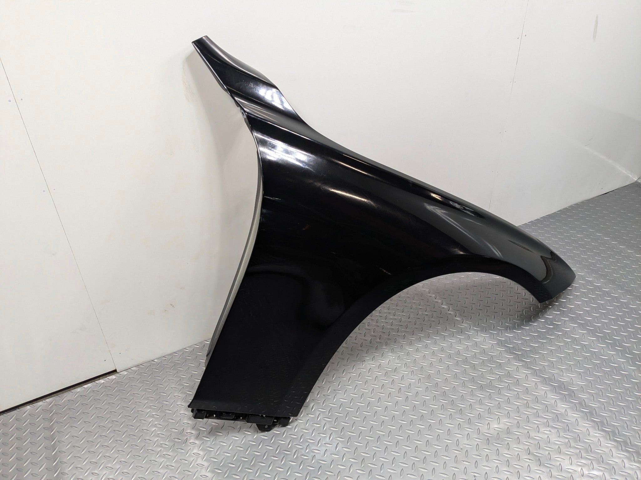 2016 - 2019 OEM BMW 330I FRONT RIGHT PASSENGER SIDE FENDER PANEL BLACK