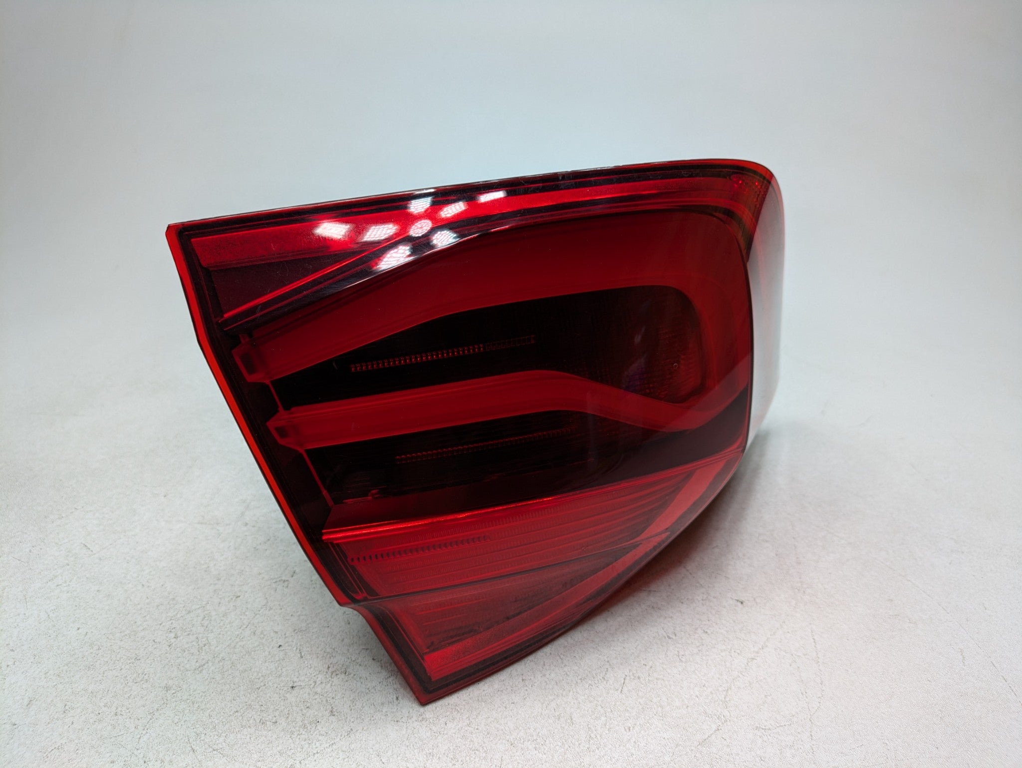 2016 - 2019 OEM BMW 330I REAR LEFT DRIVER SIDE OUTER TAIL LIGHT ASSEMBLY