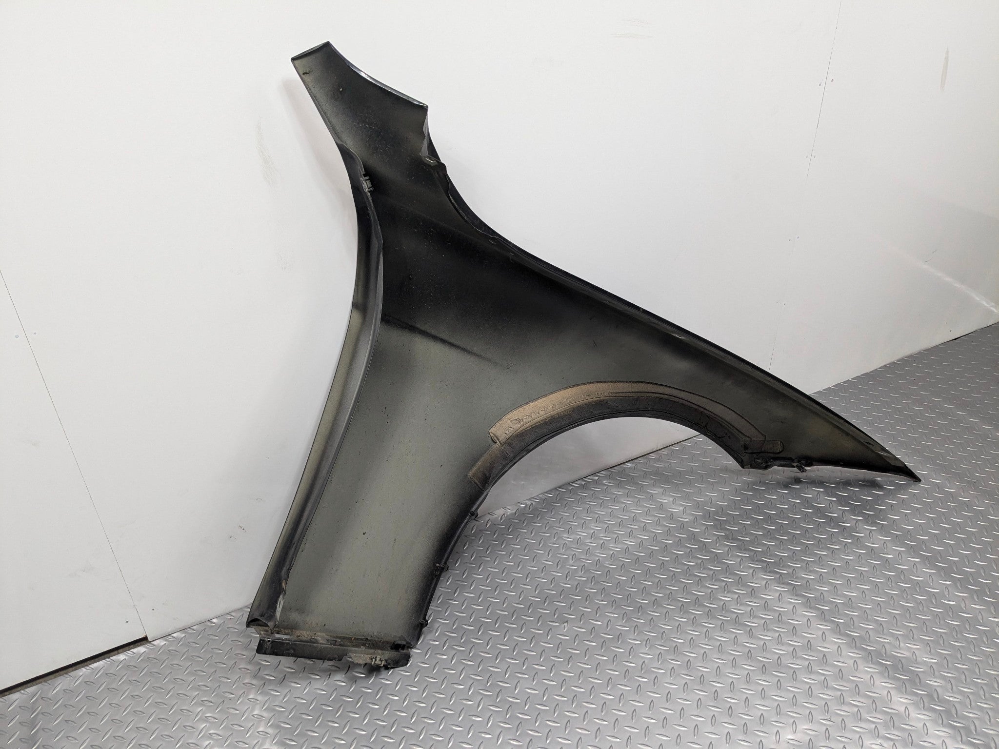 2016 - 2019 OEM BMW 330I FRONT LEFT DRIVER SIDE FENDER PANEL BLACK