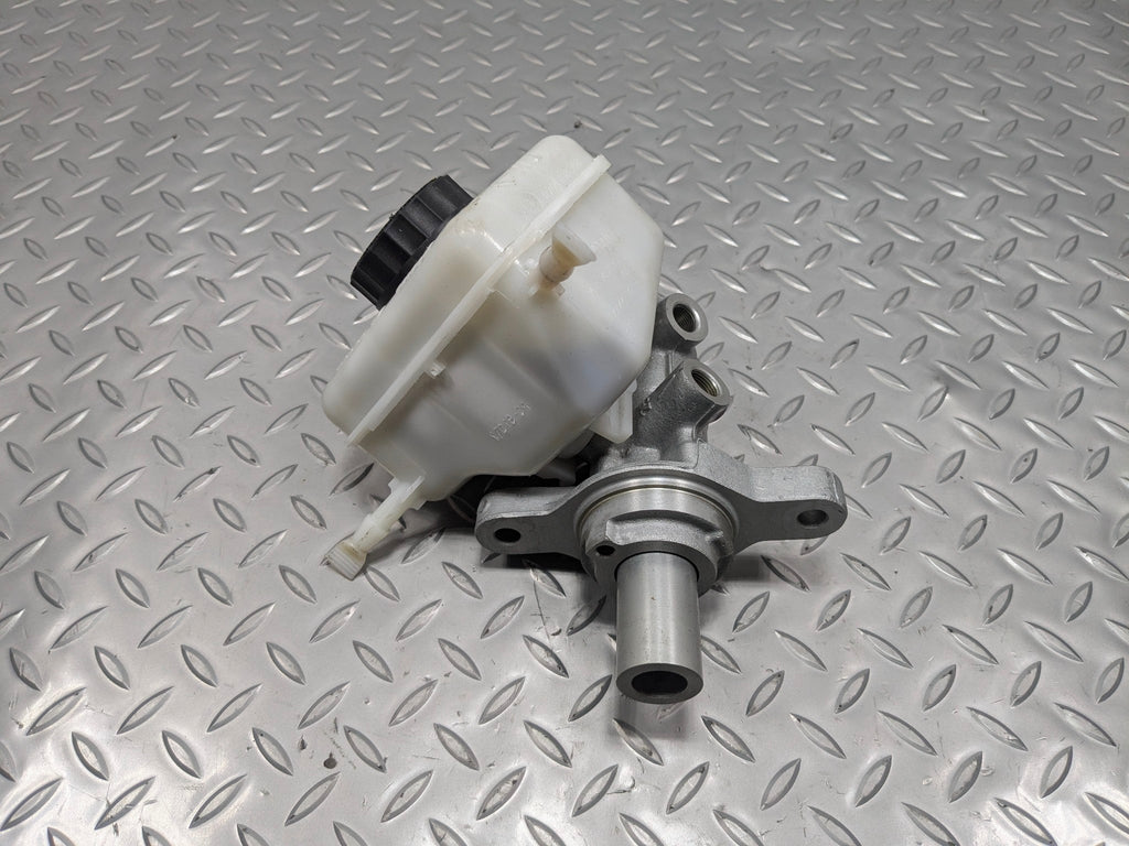 2016 - 2019 OEM BMW 330I BRAKE MASTER CYLINDER WITH RESERVOIR ASSEMBLY