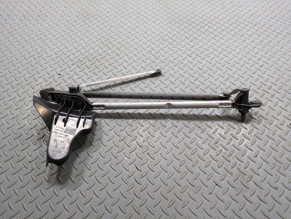 2016 - 2019 OEM BMW 330I FRONT WINDSHIELD WIPER LINKAGE ASSEMBLY