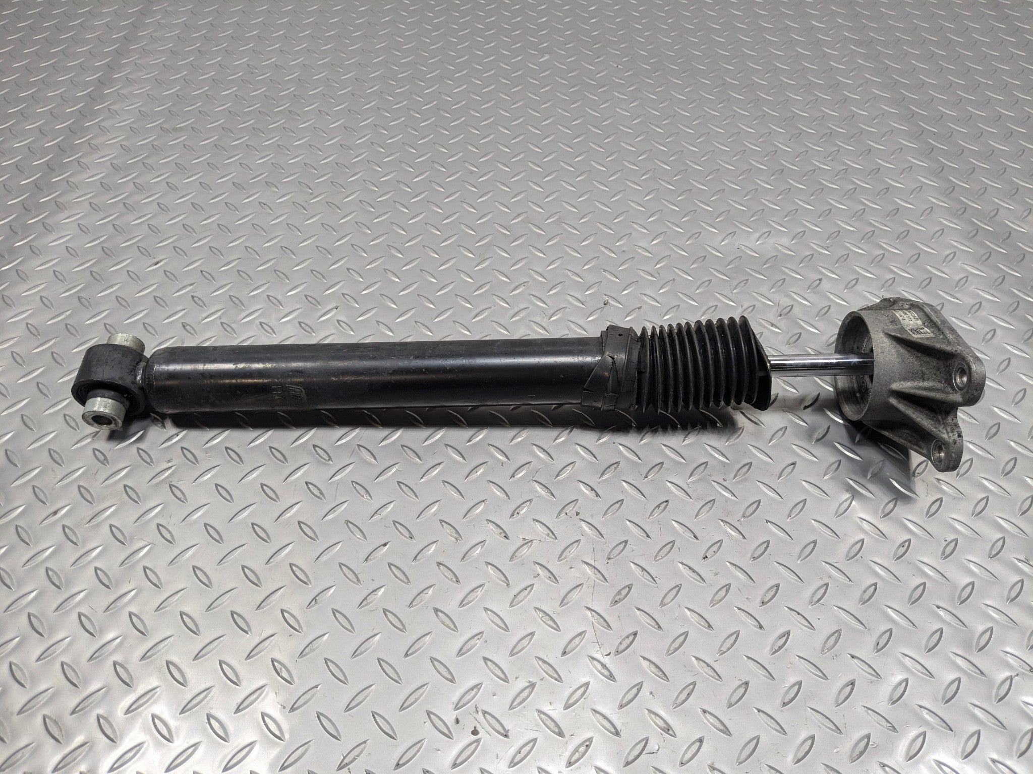 2016 - 2019 OEM BMW 330I REAR RIGHT PASSENGER SIDE SHOCK STRUT ABSORBER