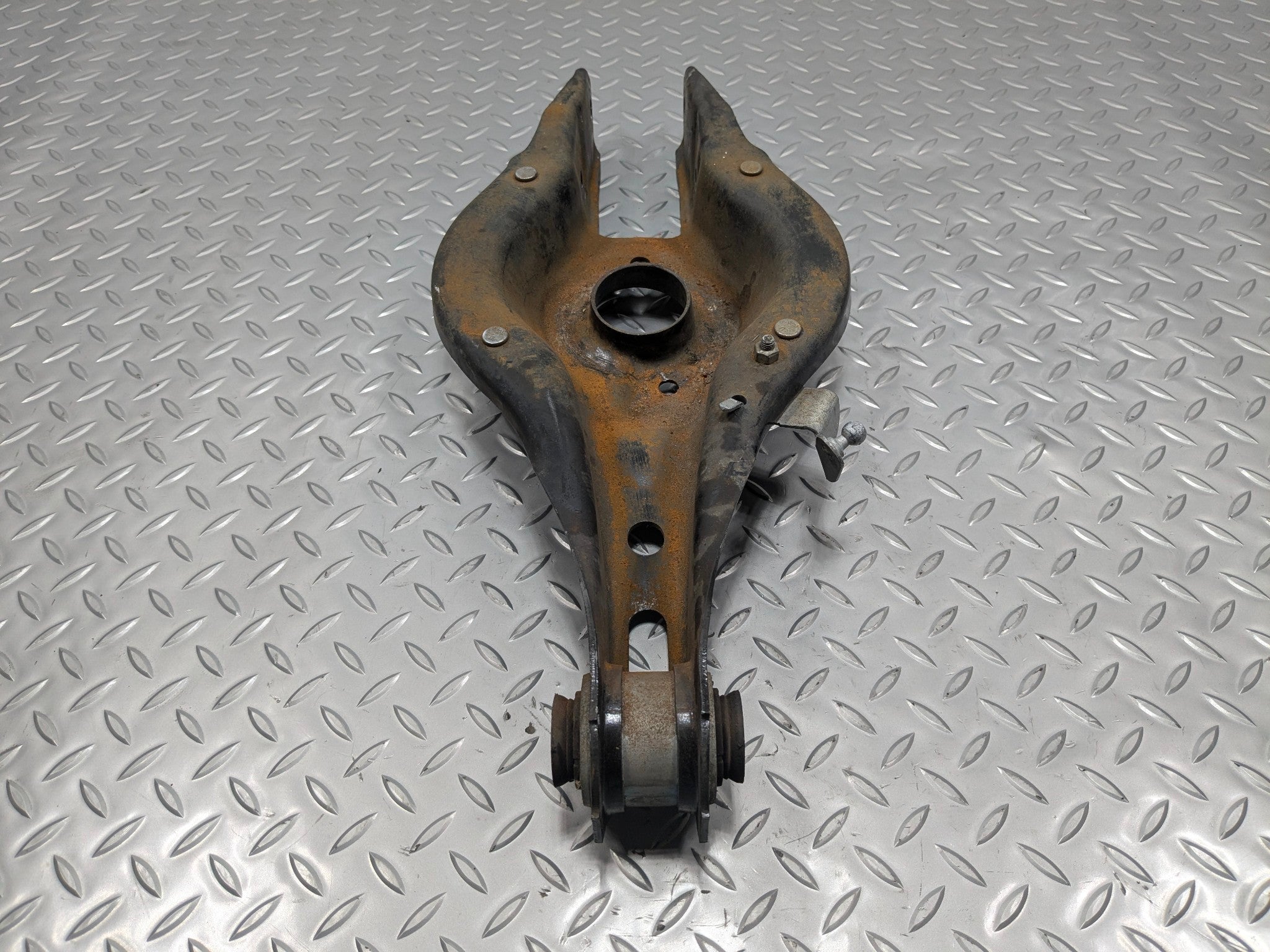 2016 - 2019 OEM BMW 330I REAR LEFT DRIVER SIDE LOWER CONTROL ARM SPRING PERCH