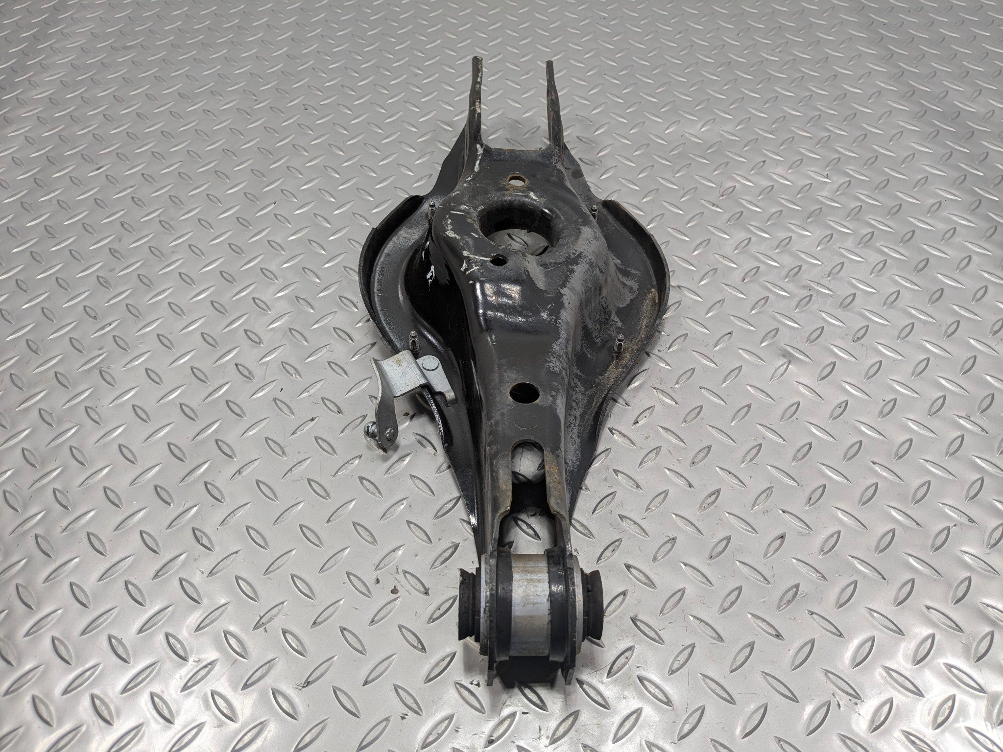 2016 - 2019 OEM BMW 330I REAR LEFT DRIVER SIDE LOWER CONTROL ARM SPRING PERCH