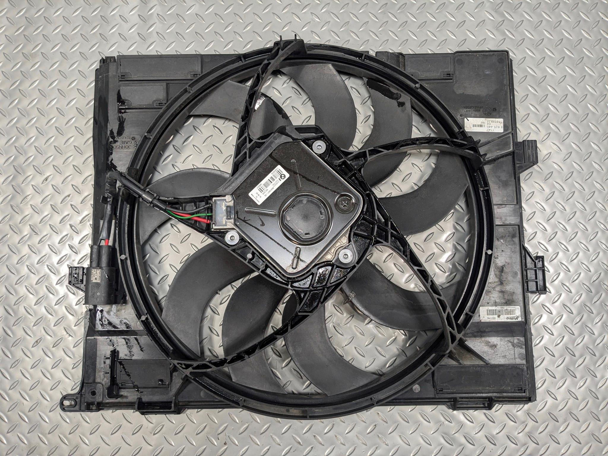 2016 - 2019 OEM BMW 330I ELECTRIC COOLING MOTOR FAN ASSEMBLY