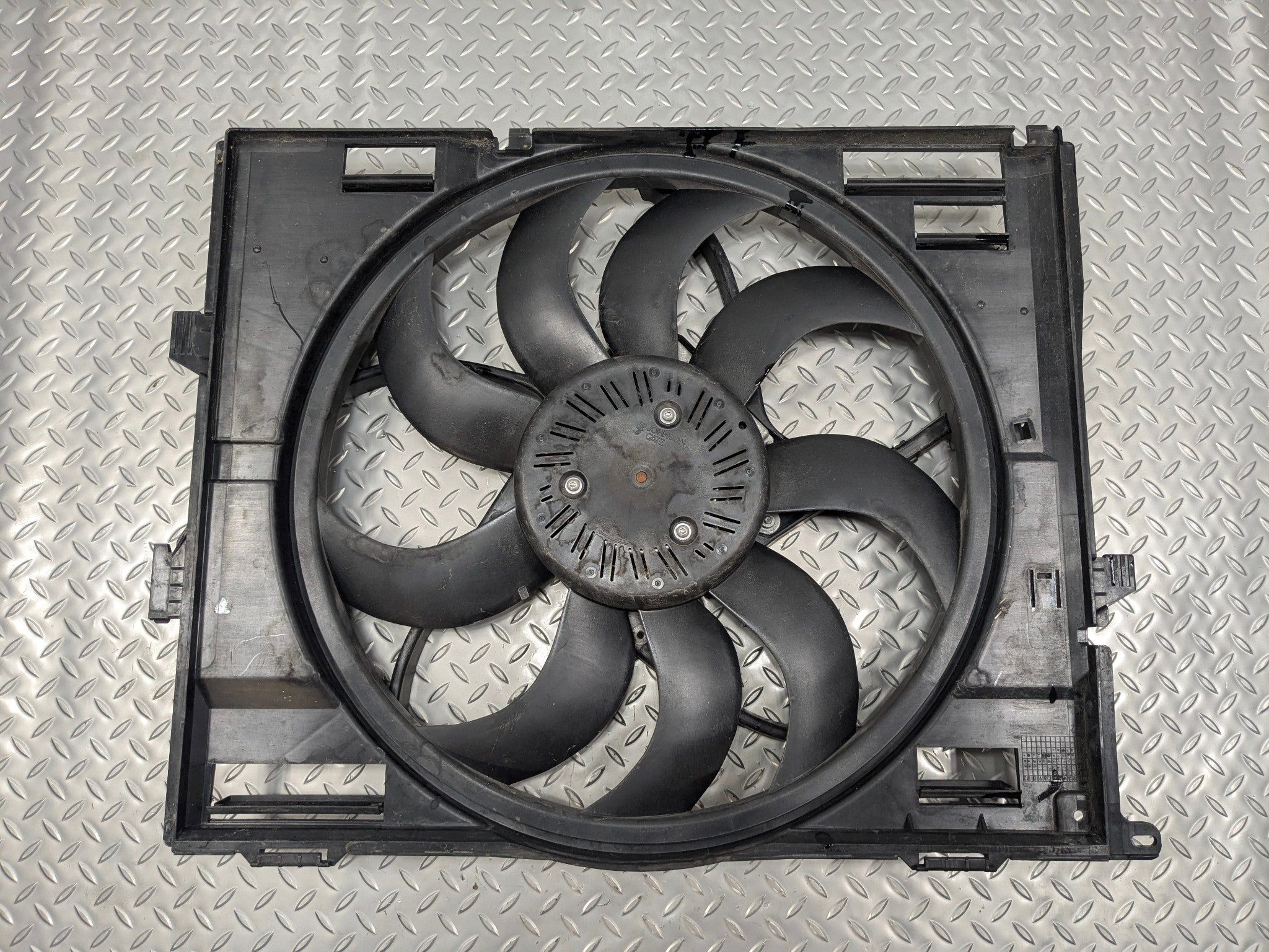 2016 - 2019 OEM BMW 330I ELECTRIC COOLING MOTOR FAN ASSEMBLY
