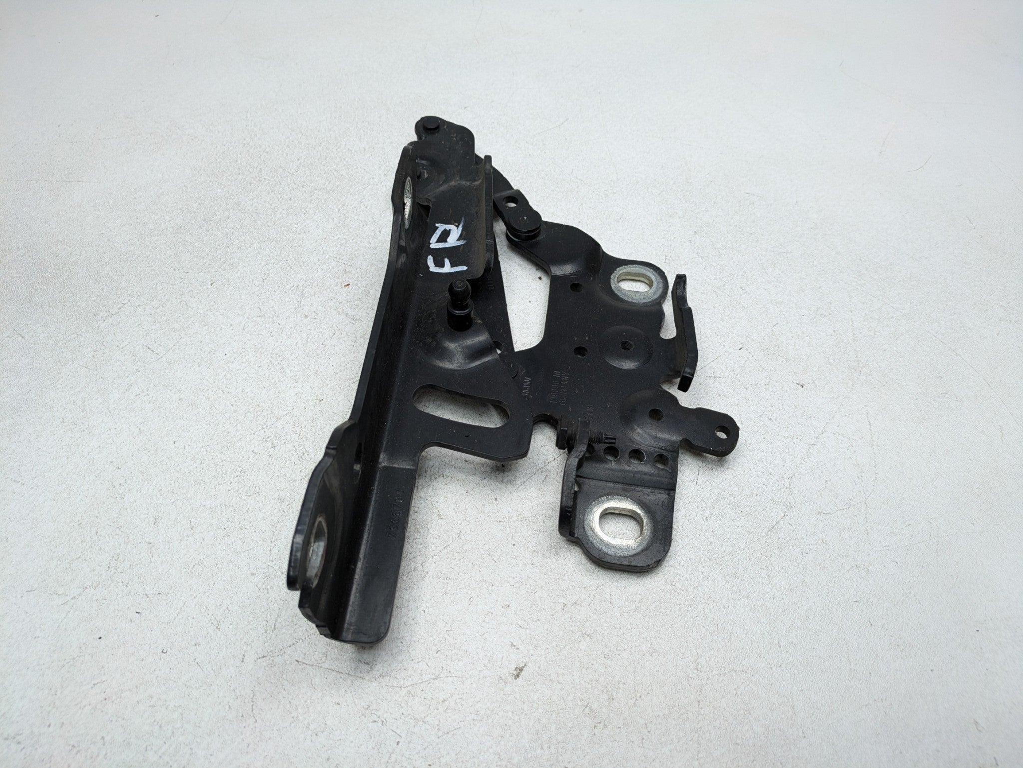 2016 - 2019 OEM BMW 330I FRONT RIGHT PASSENGER SIDE HOOD BONNET HINGE SUPPORT