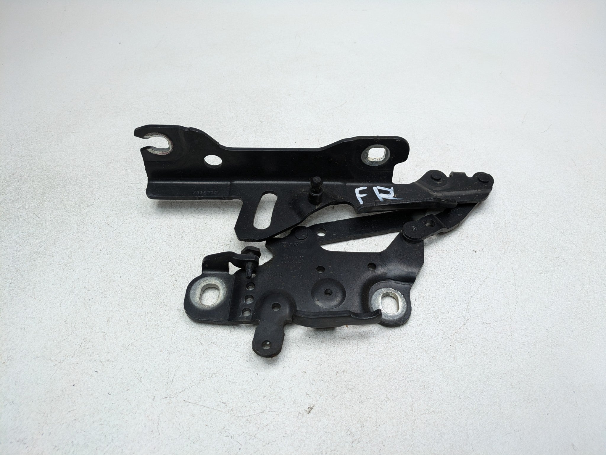 2016 - 2019 OEM BMW 330I FRONT RIGHT PASSENGER SIDE HOOD BONNET HINGE SUPPORT