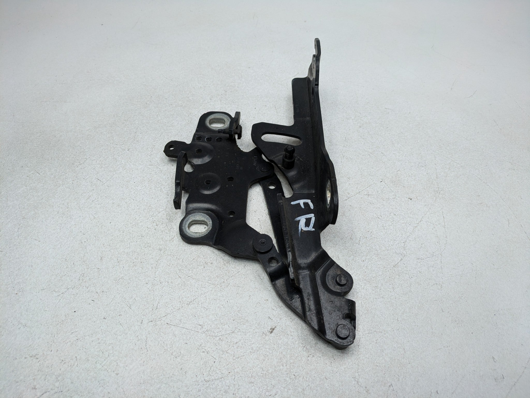 2016 - 2019 OEM BMW 330I FRONT RIGHT PASSENGER SIDE HOOD BONNET HINGE SUPPORT