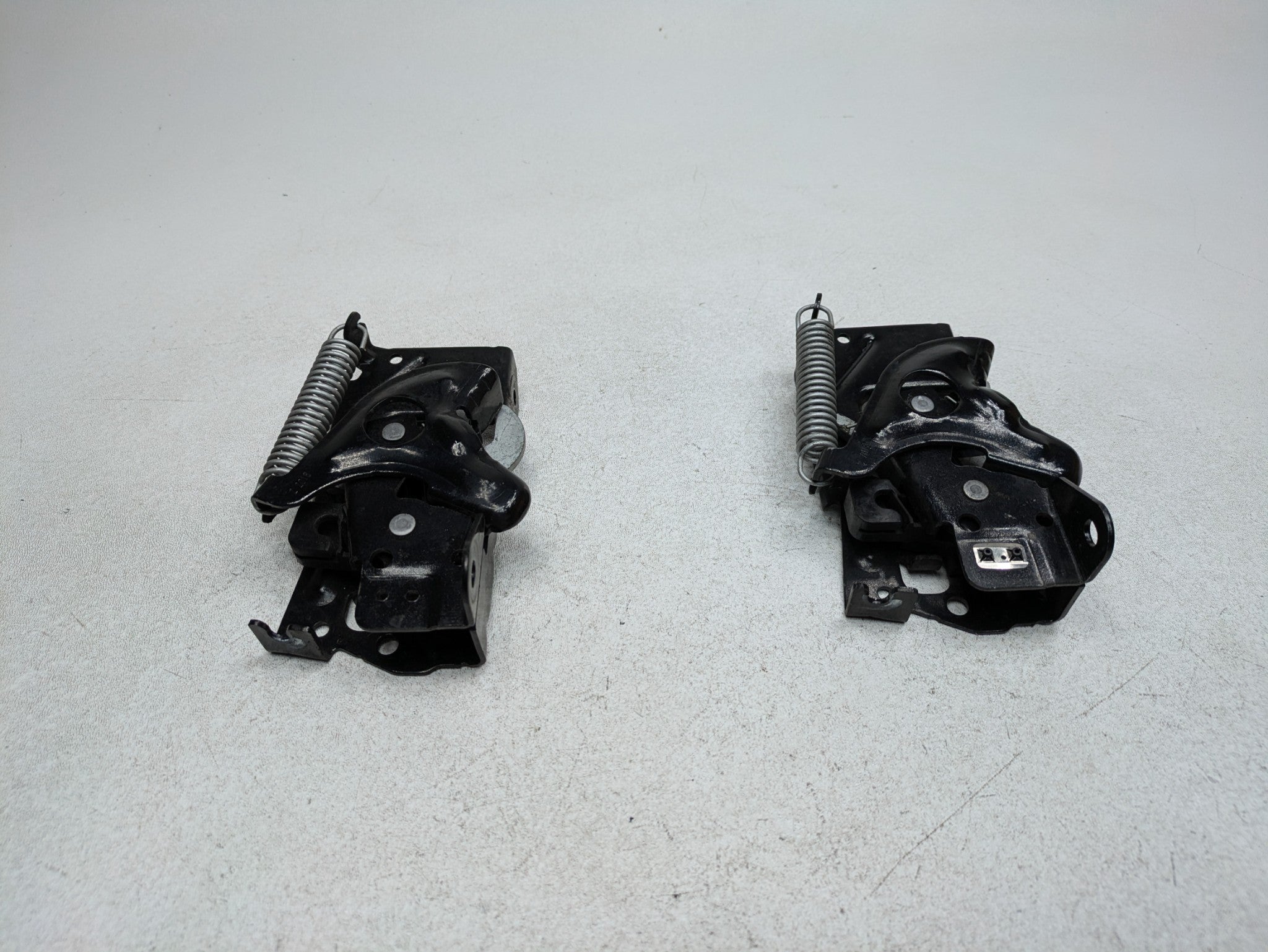 2016 - 2019 OEM BMW 330I FRONT LEFT AND RIGHT SIDE HOOD LATCH LOCK ACTUATOR