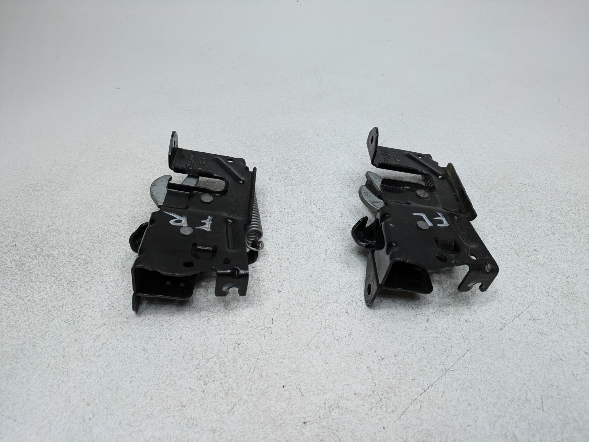 2016 - 2019 OEM BMW 330I FRONT LEFT AND RIGHT SIDE HOOD LATCH LOCK ACTUATOR
