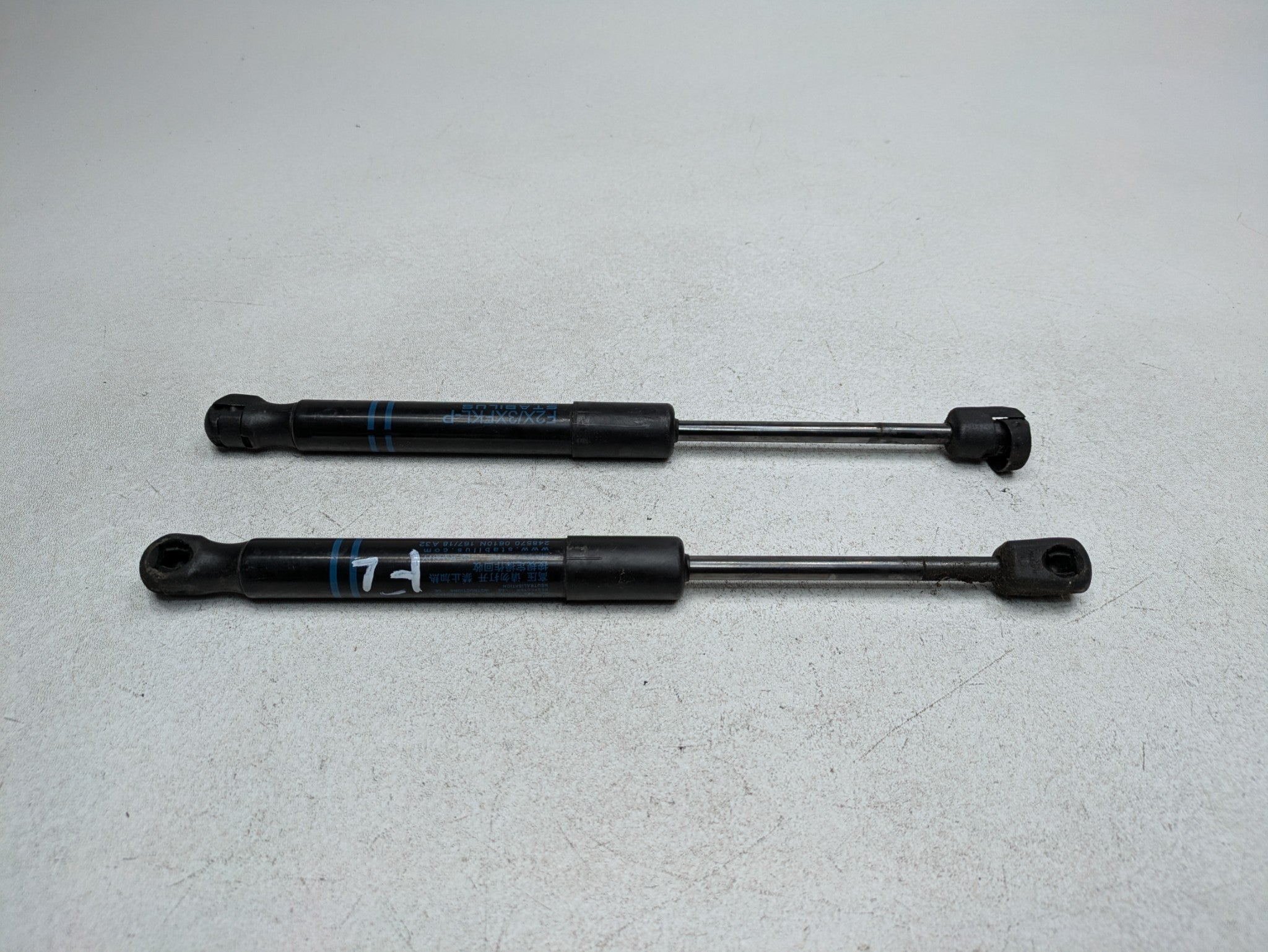 2016 - 2019 OEM BMW 330I FRONT LEFT AND RIGHT SIDE HOOD SHOCK STRUT ASSEMBLY