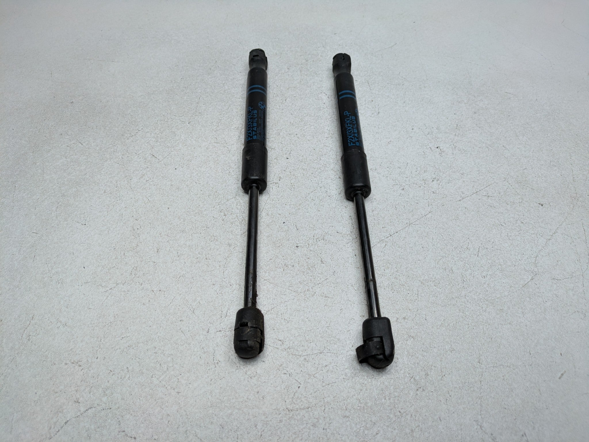 2016 - 2019 OEM BMW 330I FRONT LEFT AND RIGHT SIDE HOOD SHOCK STRUT ASSEMBLY