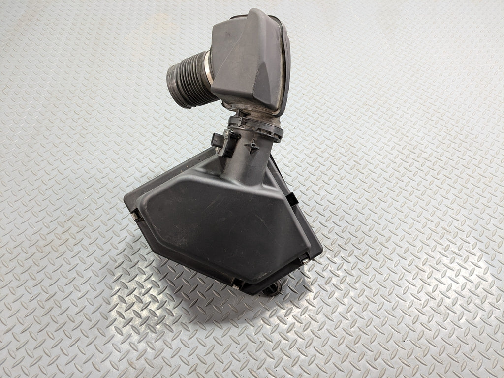 2016 - 2019 OEM BMW 330I AIR CLEANER INTAKE HOUSING FILTER BOX ASSEMBLY