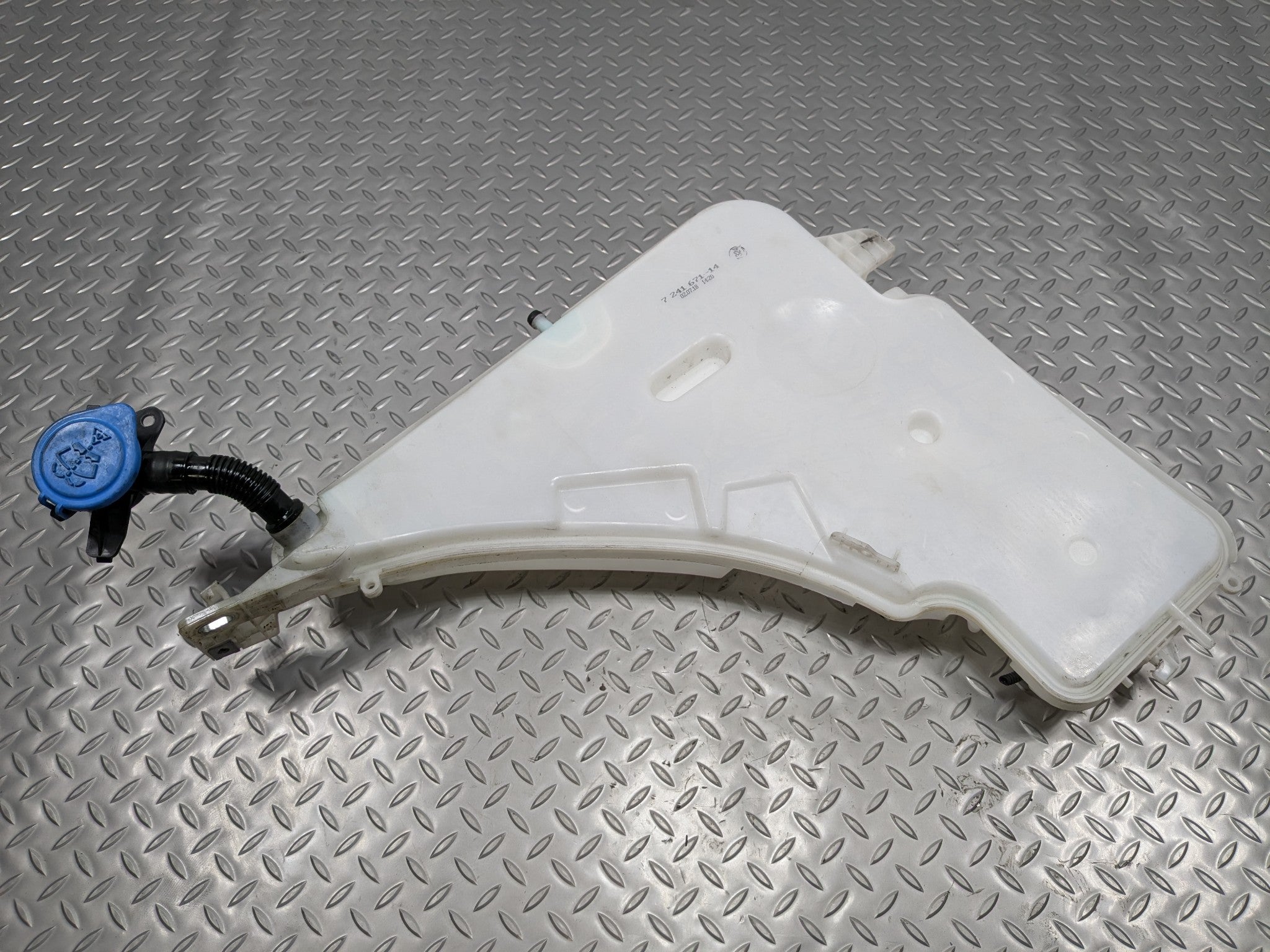 2016 - 2019 OEM BMW 330I WINDSHIELD WASHER BOTTLE FLUID RESERVOIR TANK