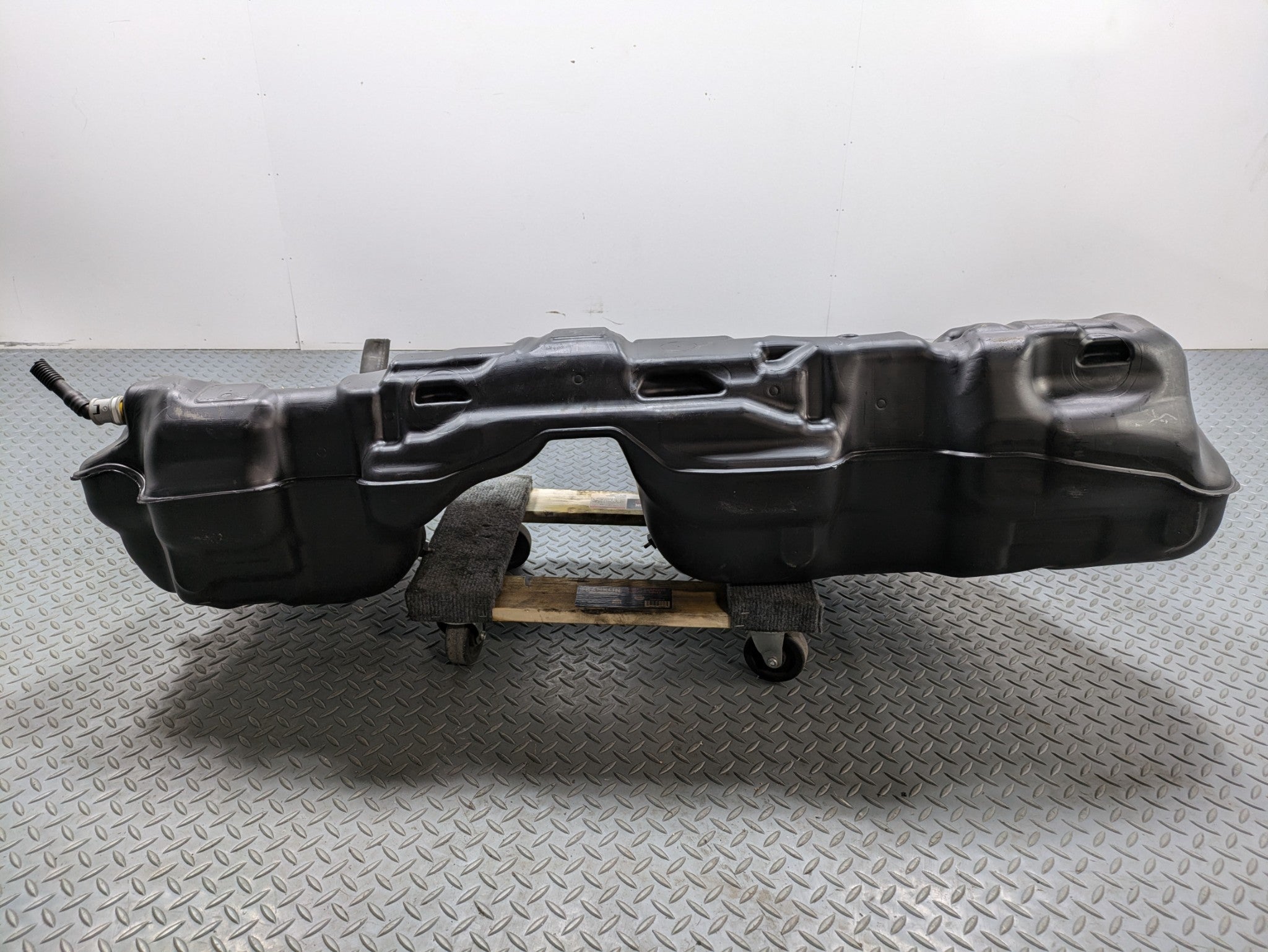 2016 - 2019 OEM BMW 330I GAS FUEL TANK RESERVOIR ASSEMBLY BLACK