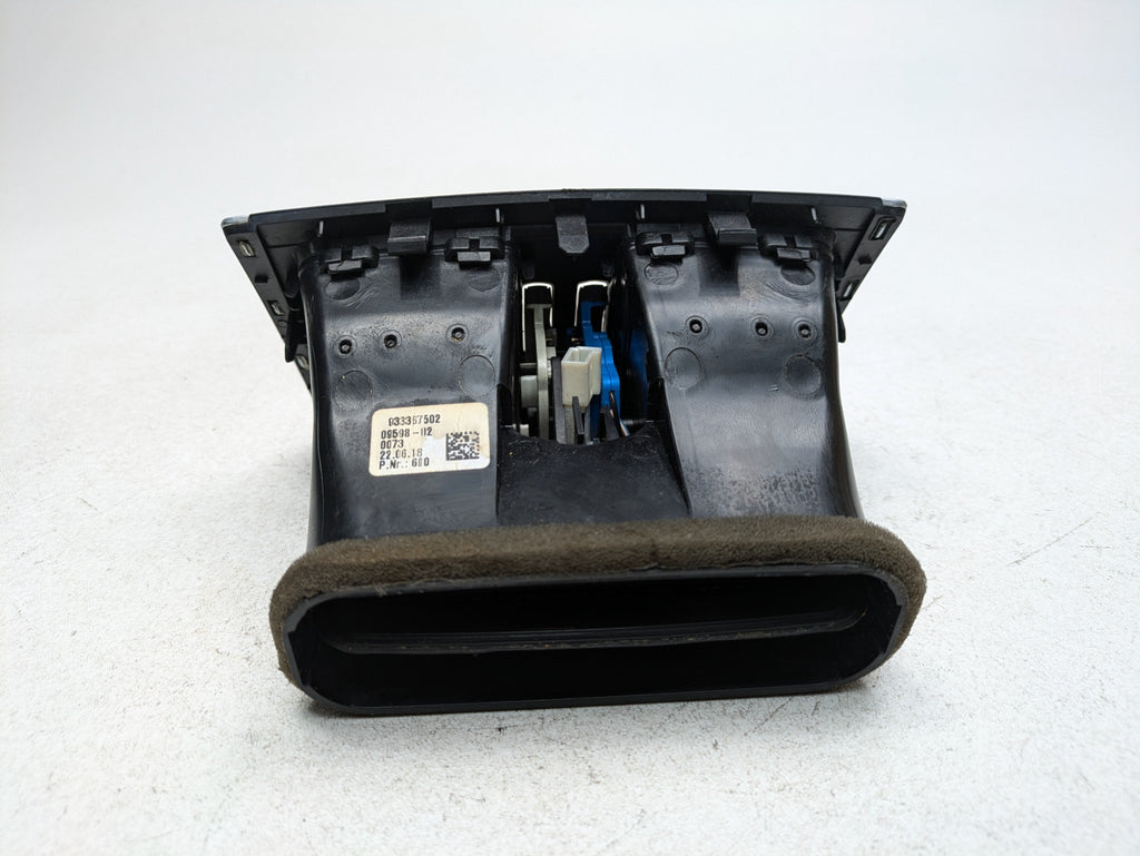 2016 - 2019 OEM BMW 330I REAR CENTER CONSOLE HEATER VENTS UNIT