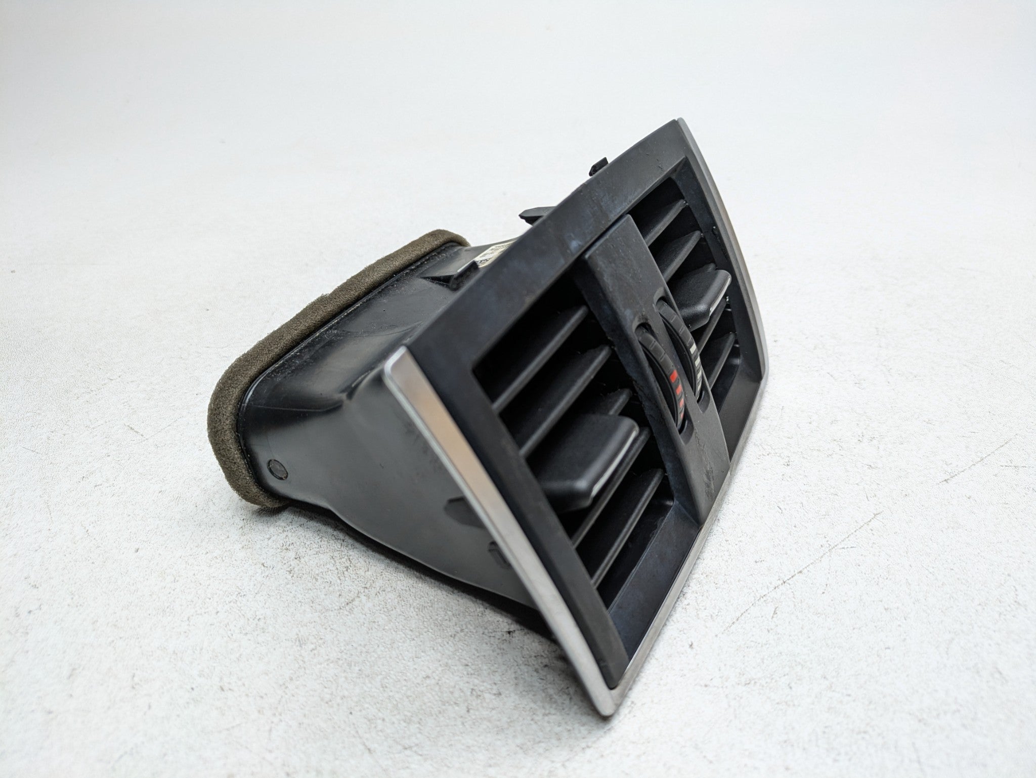 2016 - 2019 OEM BMW 330I REAR CENTER CONSOLE HEATER VENTS UNIT