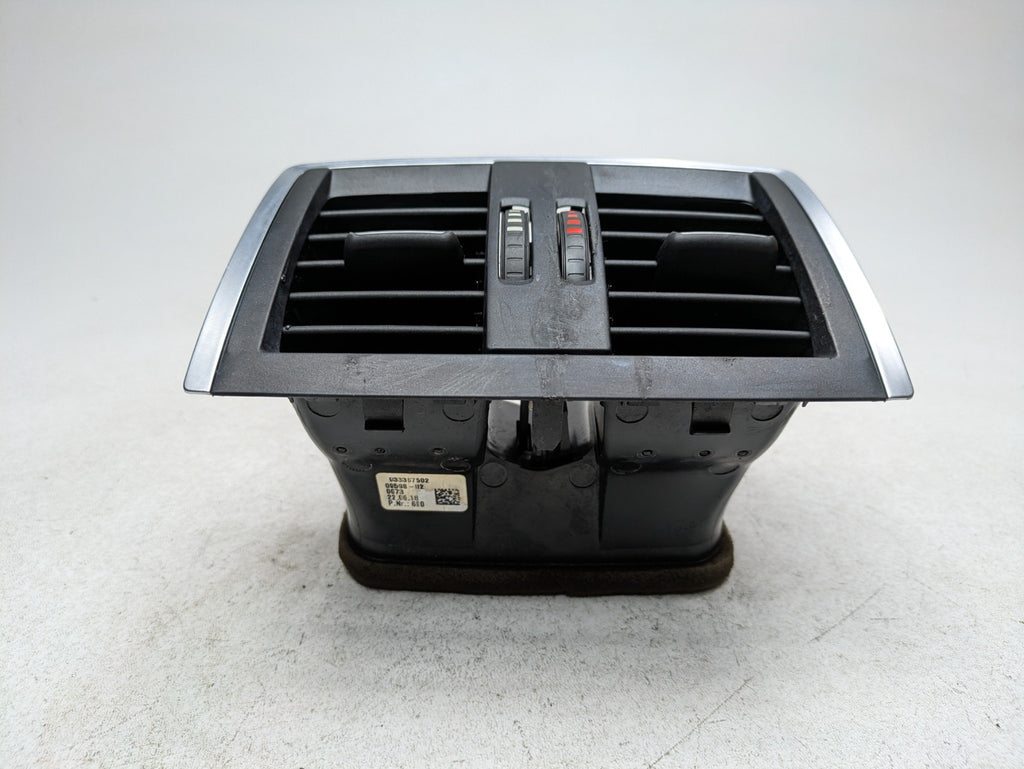 2016 - 2019 OEM BMW 330I REAR CENTER CONSOLE HEATER VENTS UNIT