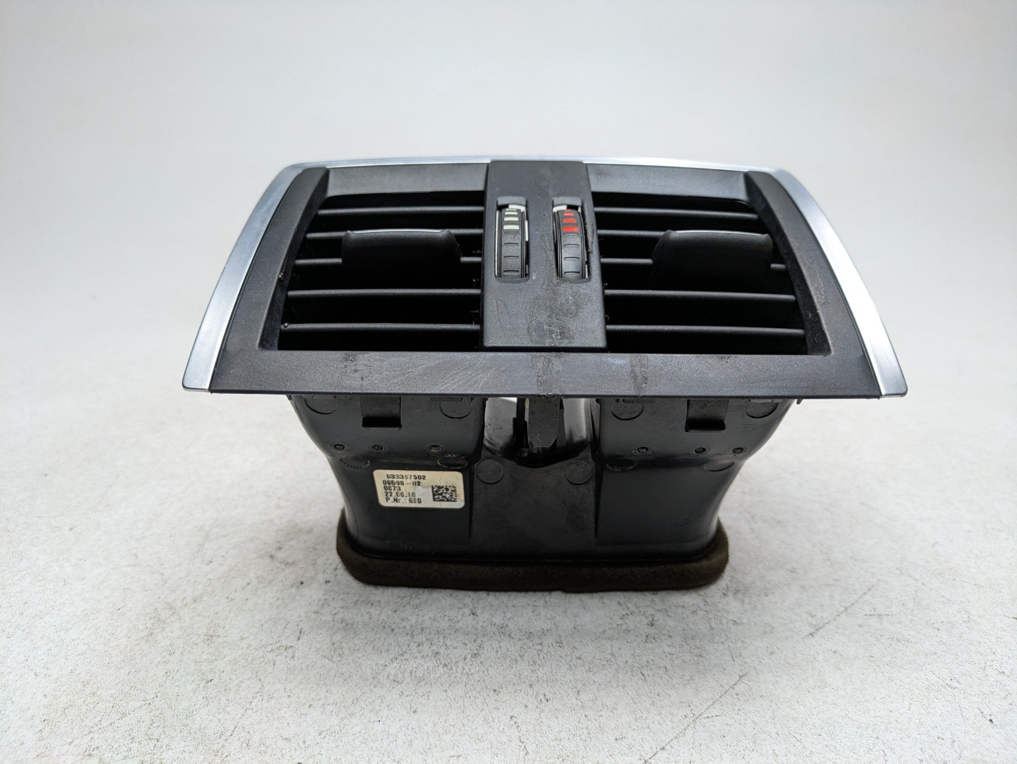 2016 - 2019 OEM BMW 330I REAR CENTER CONSOLE HEATER VENTS UNIT