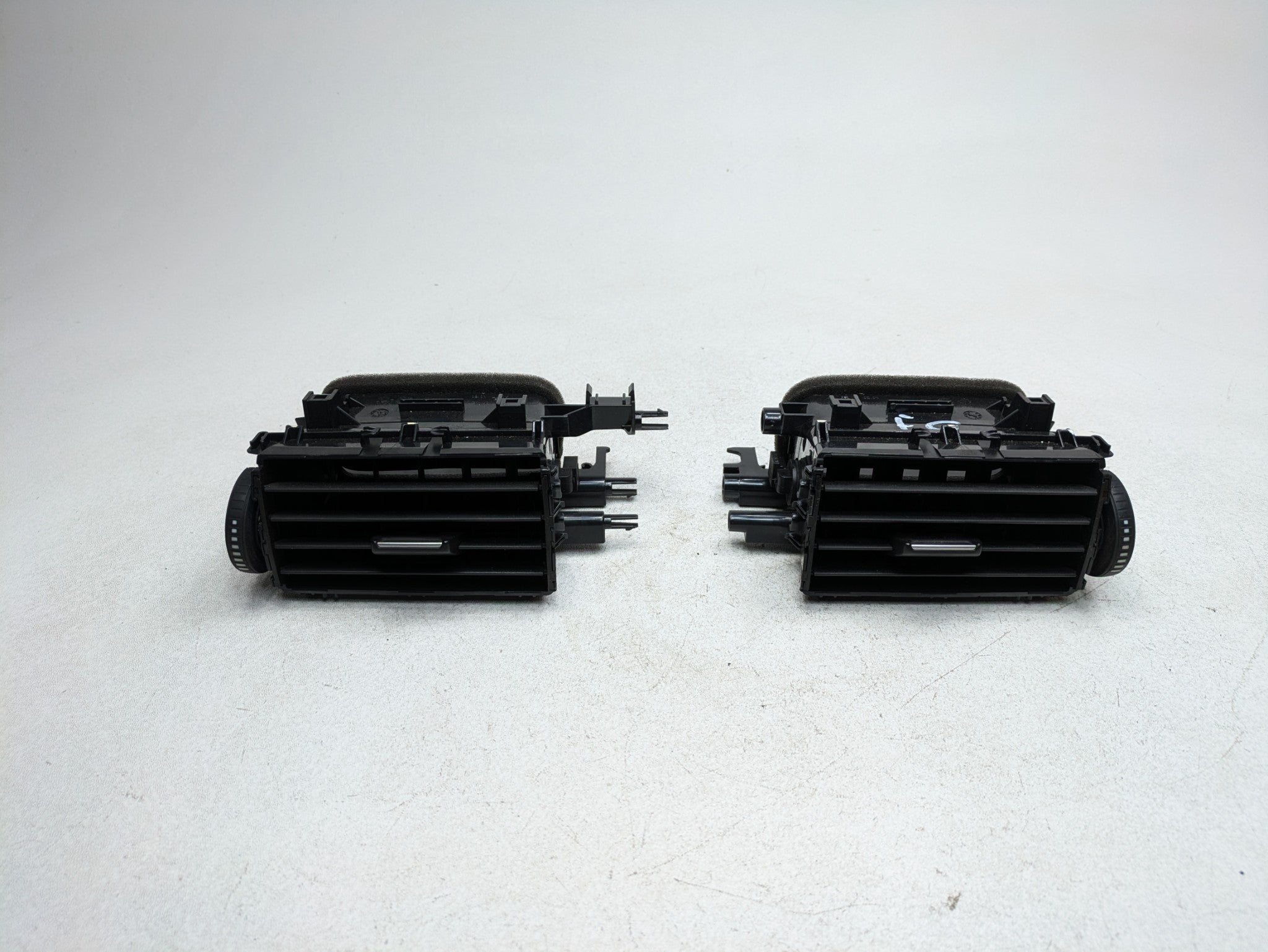 2016 - 2019 OEM BMW 330I FRONT CENTER DASH FRESH AIR VENT UNIT