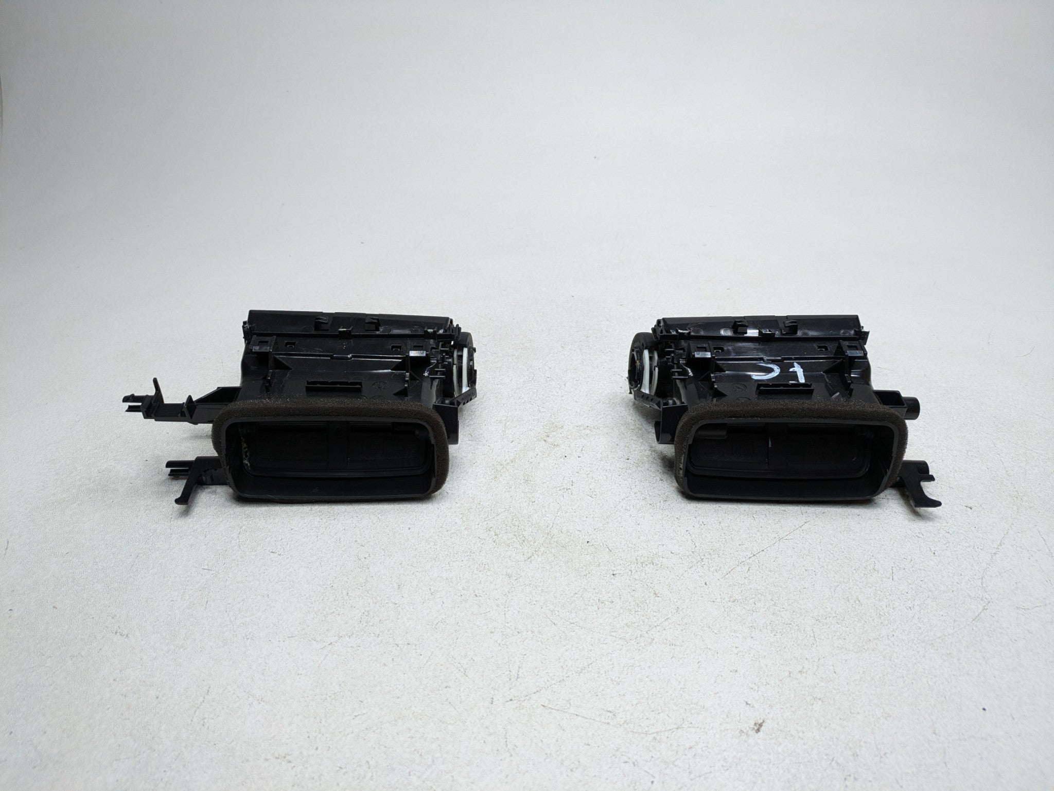 2016 - 2019 OEM BMW 330I FRONT CENTER DASH FRESH AIR VENT UNIT
