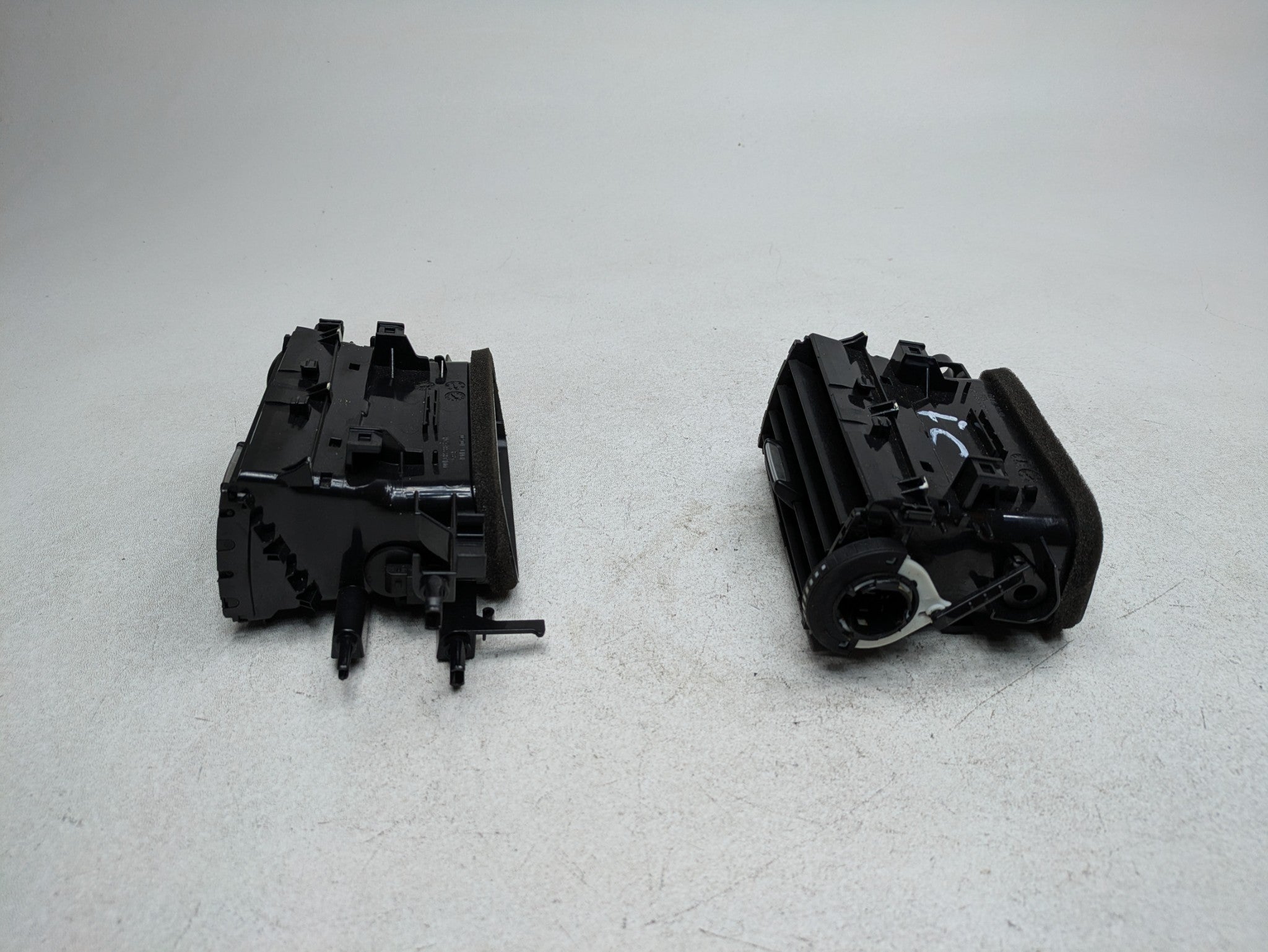 2016 - 2019 OEM BMW 330I FRONT CENTER DASH FRESH AIR VENT UNIT