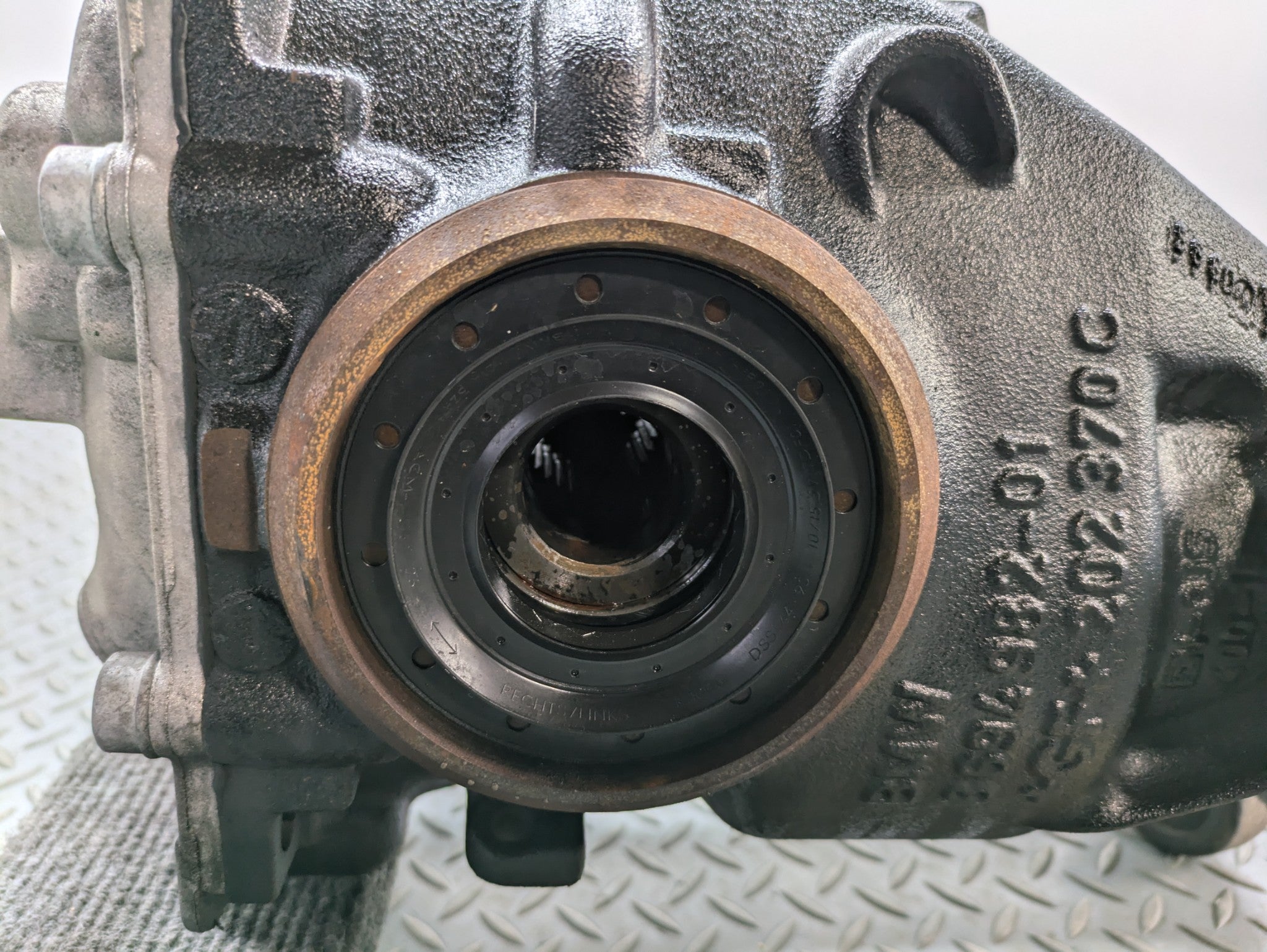 2016 - 2019 OEM BMW 330I RWD REAR DIFFERENTIAL AXLE CARRIER ASSEMBLY