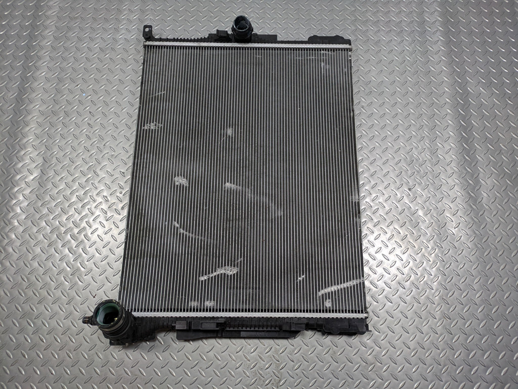 2016 - 2019 OEM BMW 330I FRONT MAIN ENGINE COOLING RADIATOR ASSEMBLY