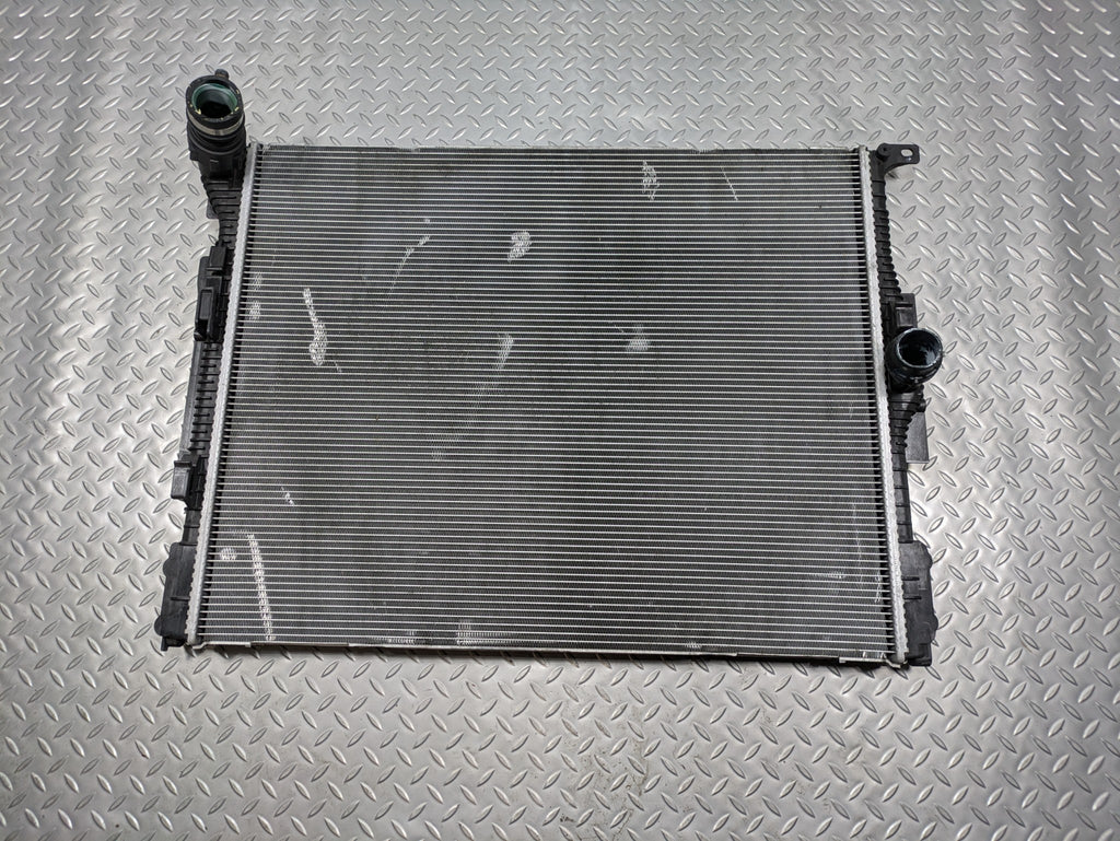 2016 - 2019 OEM BMW 330I FRONT MAIN ENGINE COOLING RADIATOR ASSEMBLY