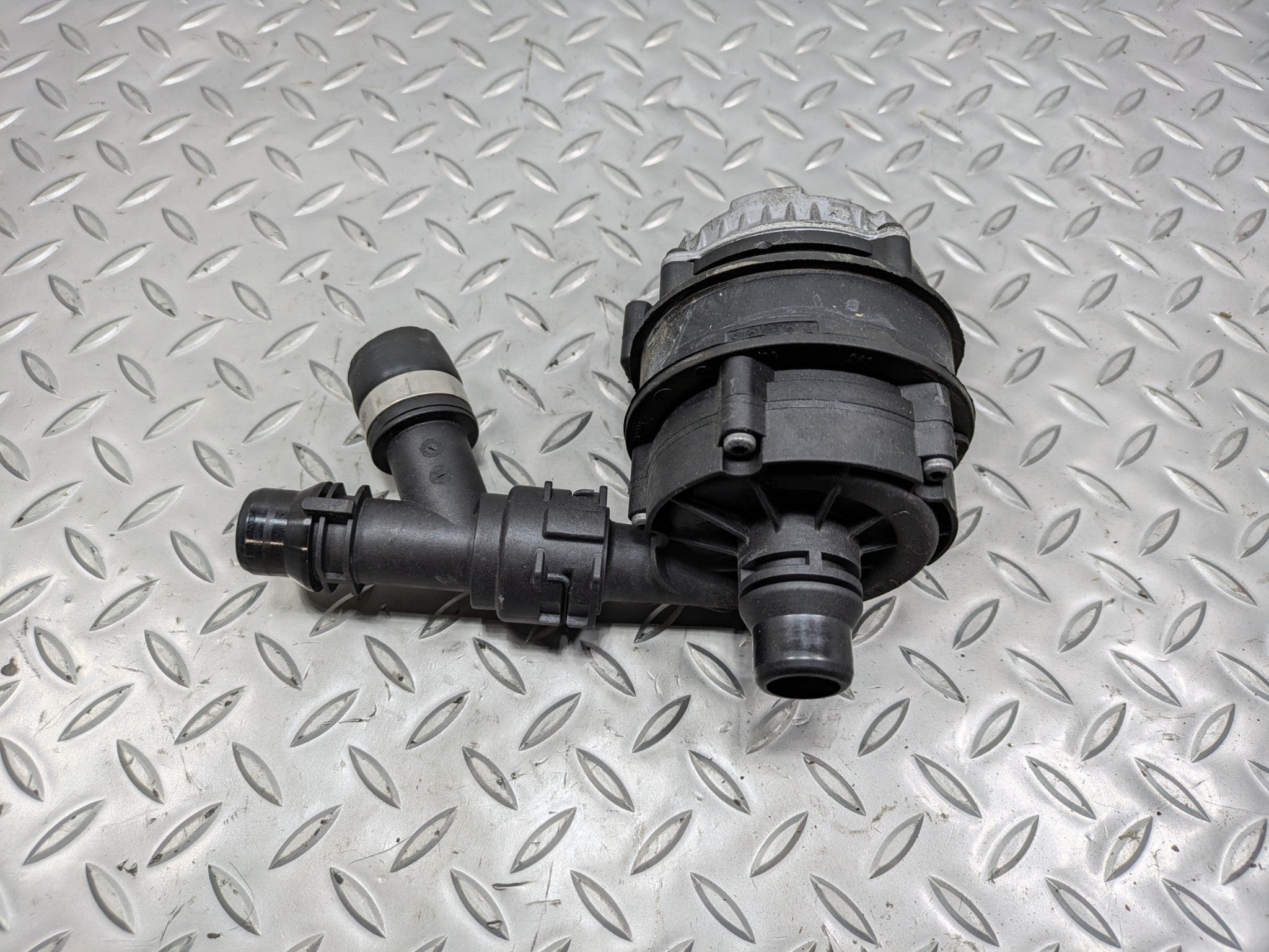 2016 - 2019 OEM BMW 330I AUXILIARY ELECTRIC INTERCOOLER COOLANT WATER PUMP