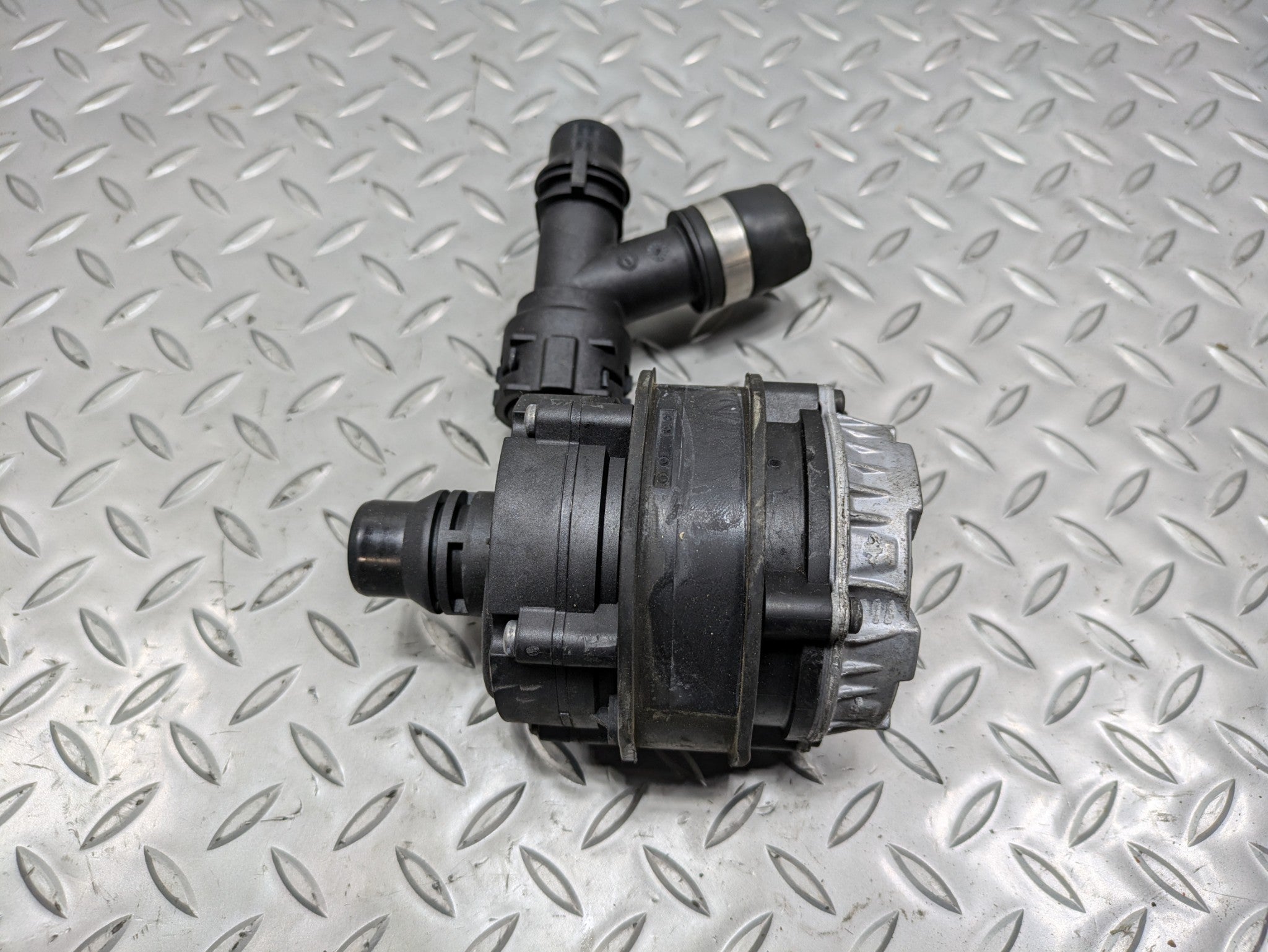 2016 - 2019 OEM BMW 330I AUXILIARY ELECTRIC INTERCOOLER COOLANT WATER PUMP