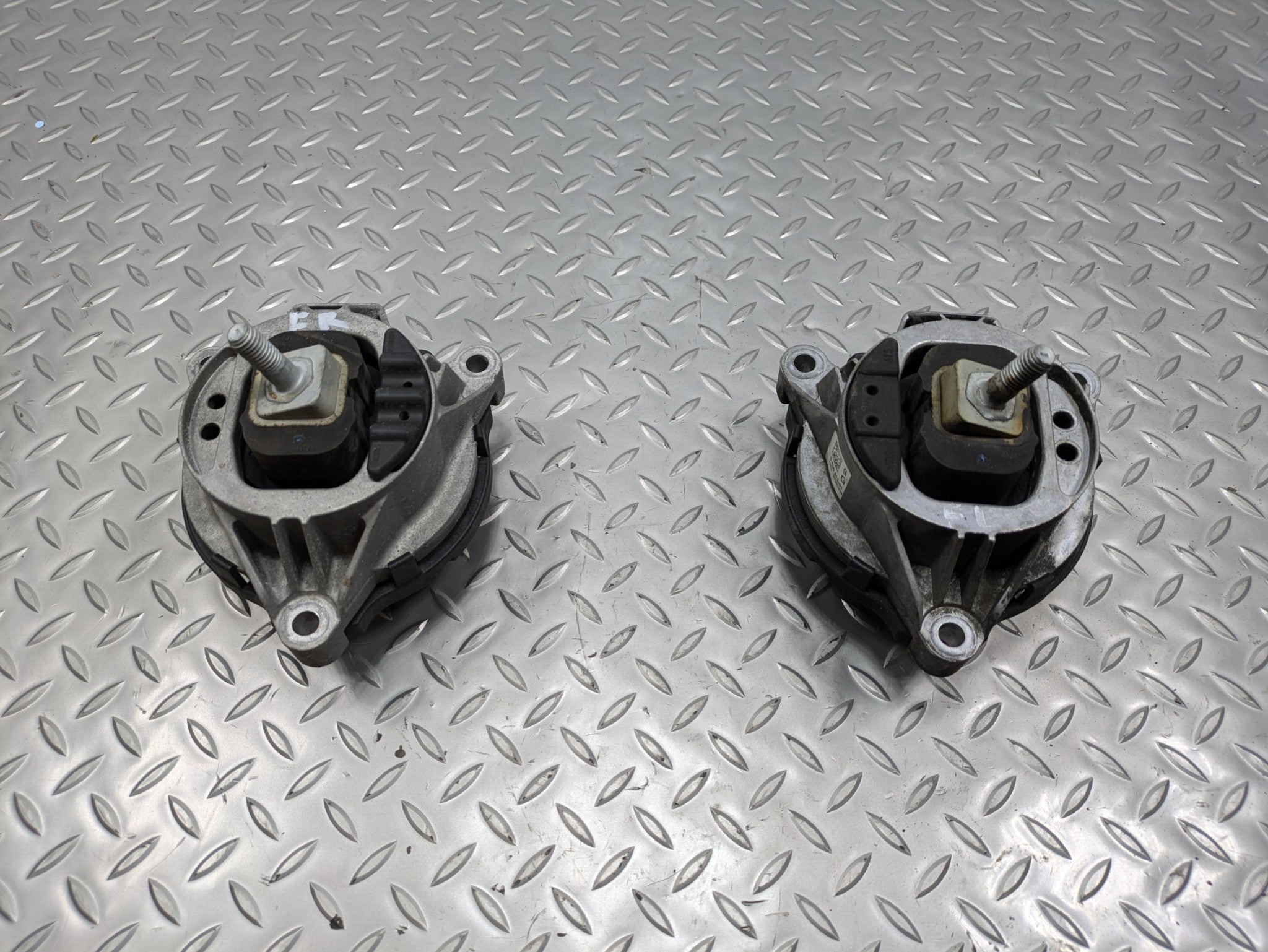 2016 - 2019 OEM BMW 330I FRONT LEFT AND RIGHT SIDE ENGINE MOUNT SUPPORT