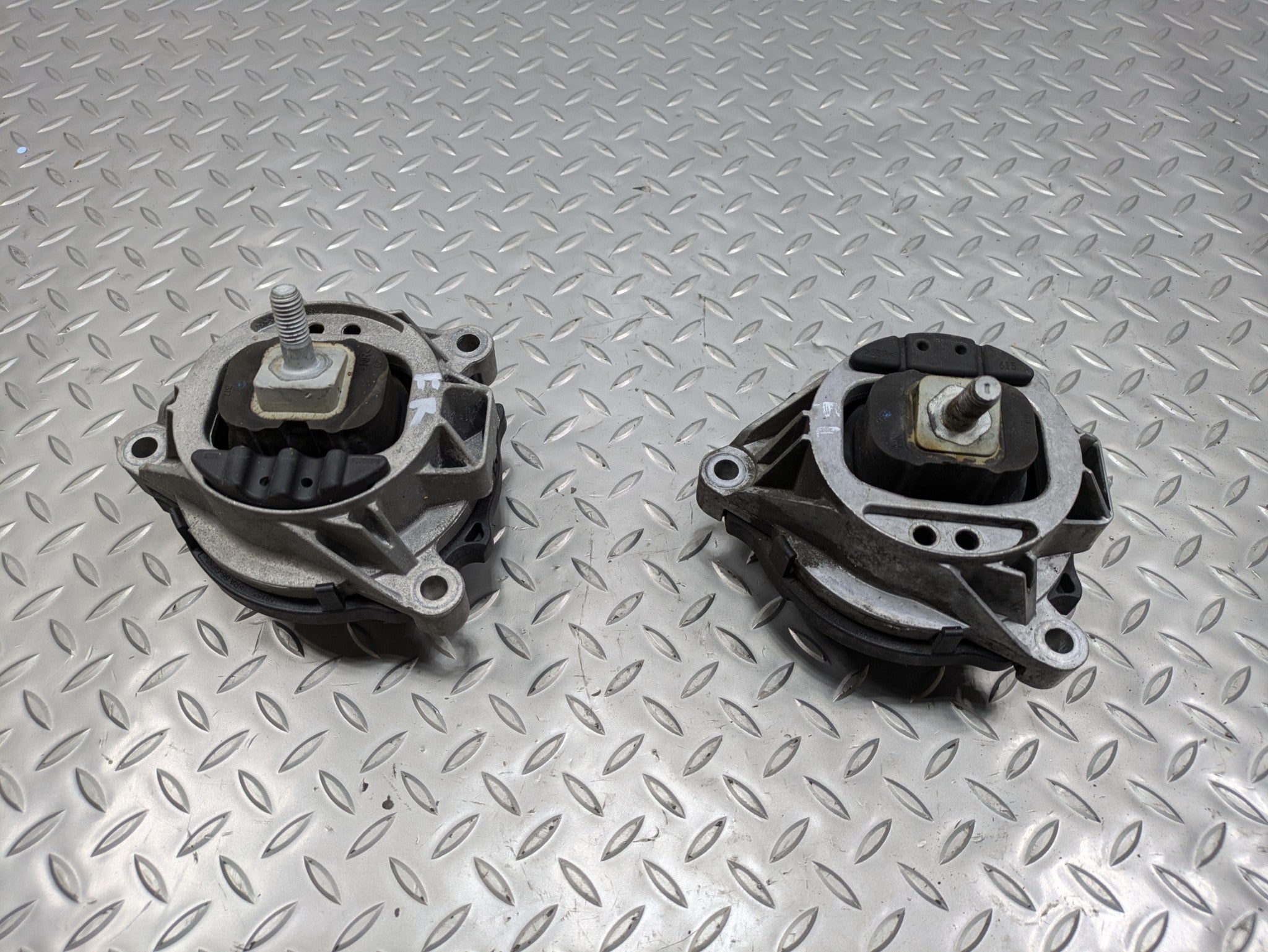 2016 - 2019 OEM BMW 330I FRONT LEFT AND RIGHT SIDE ENGINE MOUNT SUPPORT