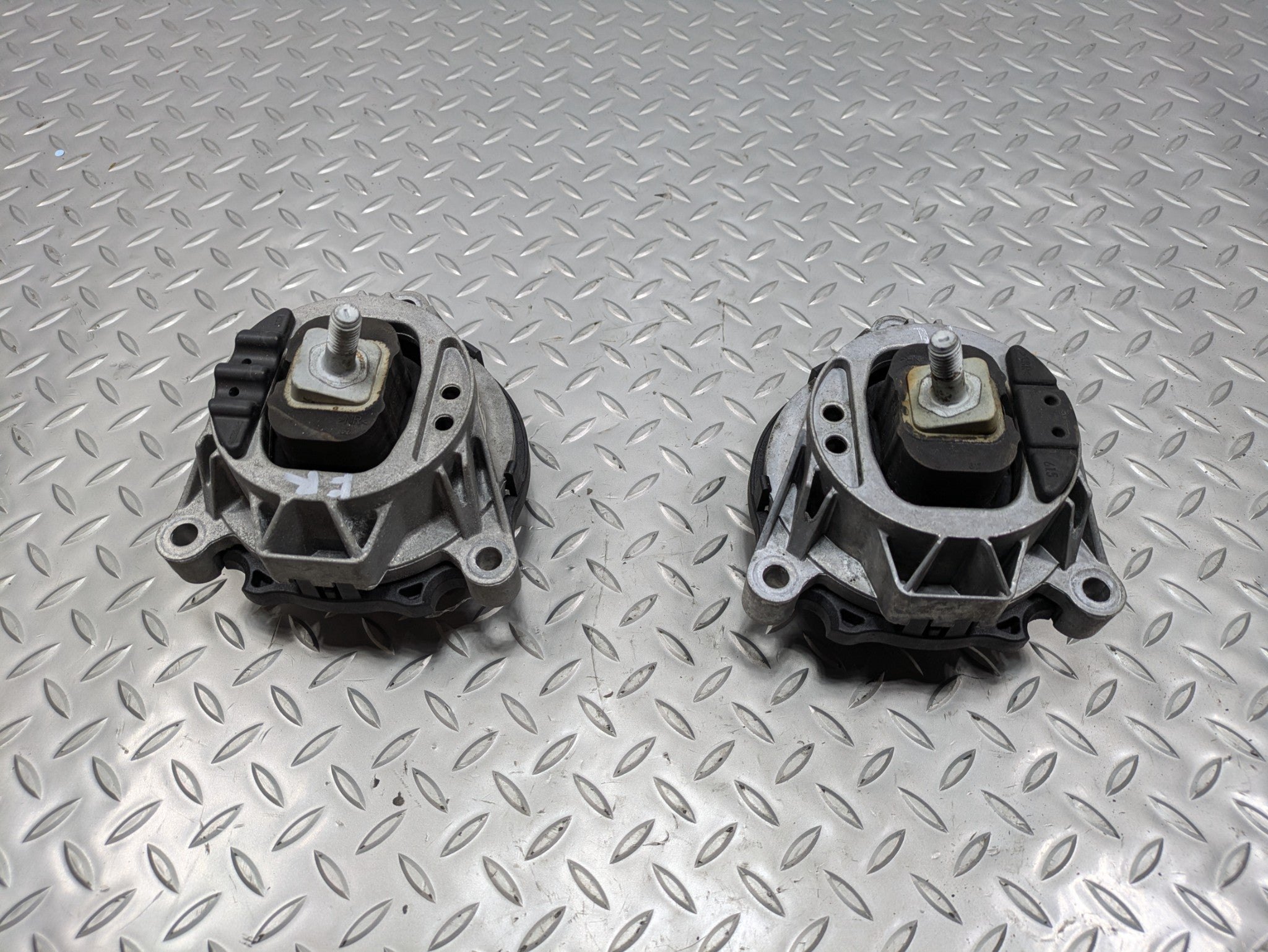 2016 - 2019 OEM BMW 330I FRONT LEFT AND RIGHT SIDE ENGINE MOUNT SUPPORT