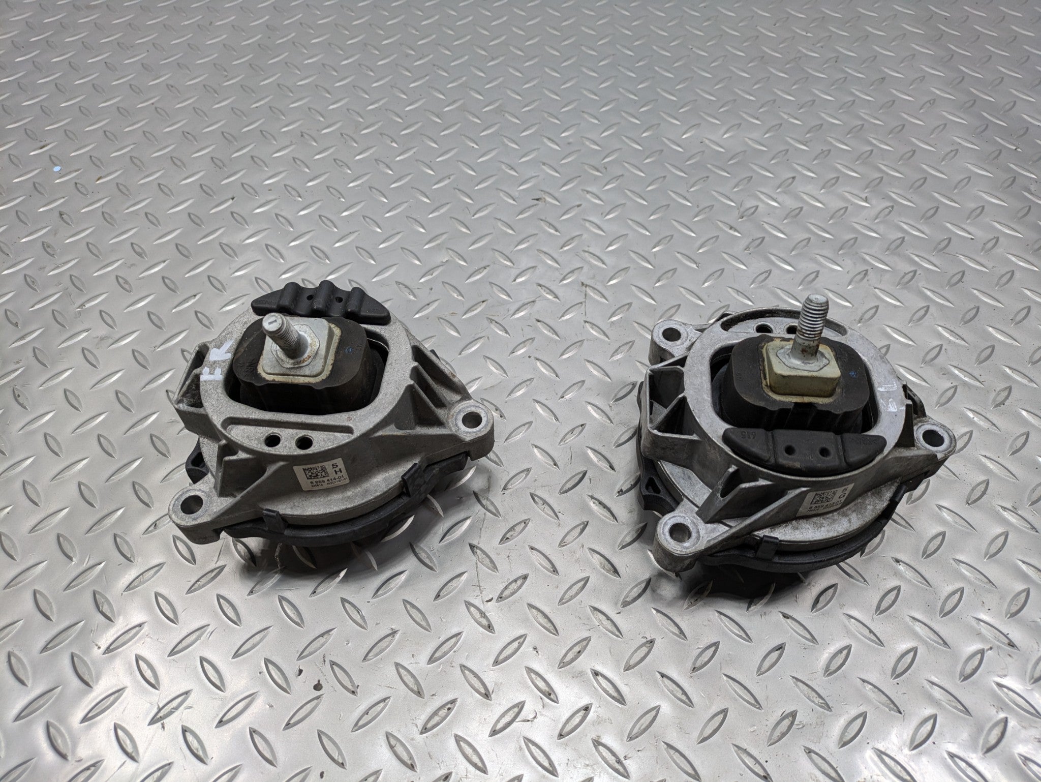 2016 - 2019 OEM BMW 330I FRONT LEFT AND RIGHT SIDE ENGINE MOUNT SUPPORT
