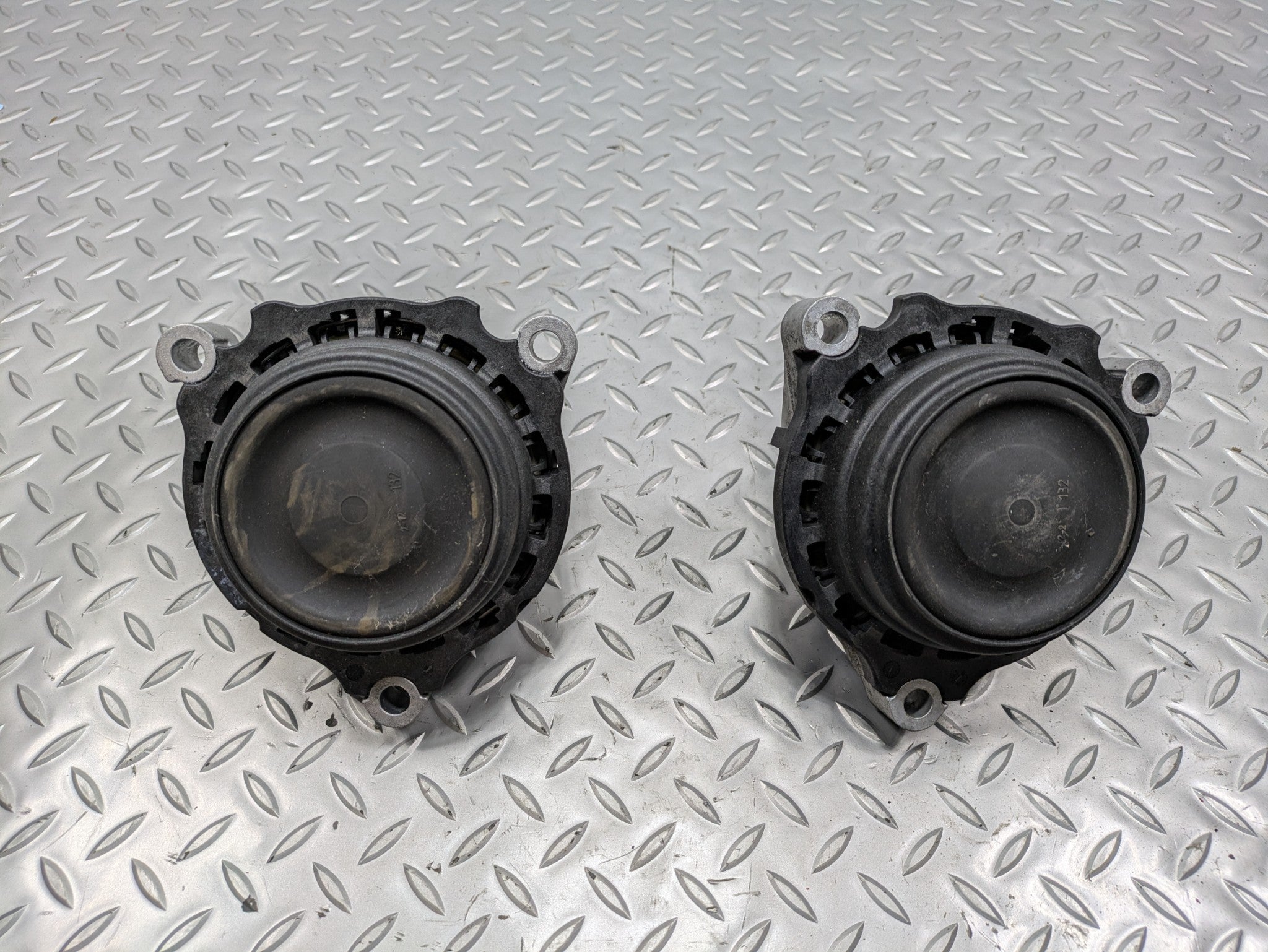 2016 - 2019 OEM BMW 330I FRONT LEFT AND RIGHT SIDE ENGINE MOUNT SUPPORT