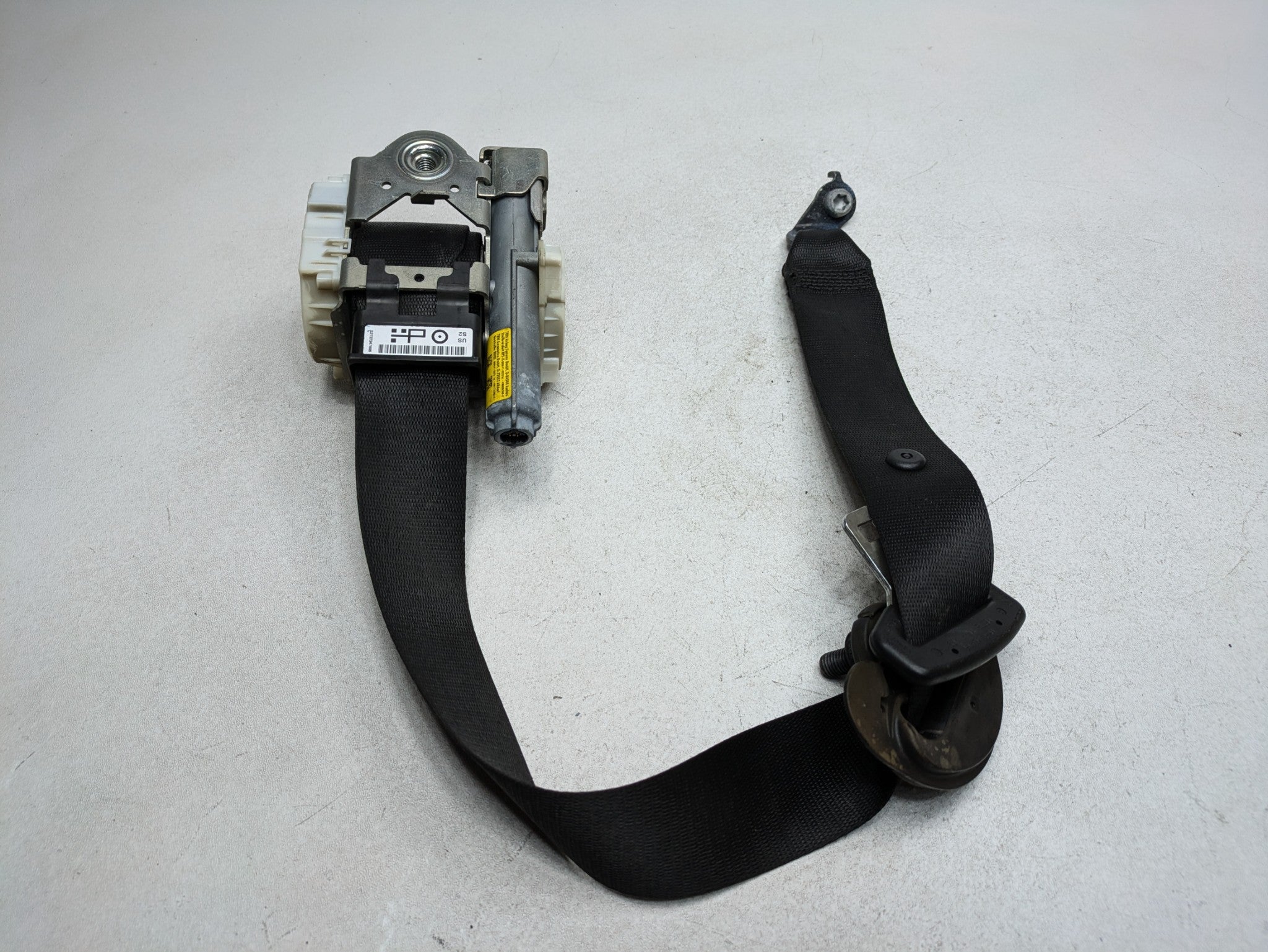 2016 - 2019 OEM BMW 330I FRONT RIGHT PASSENGER SIDE SEAT BELT RETRACTOR BLACK