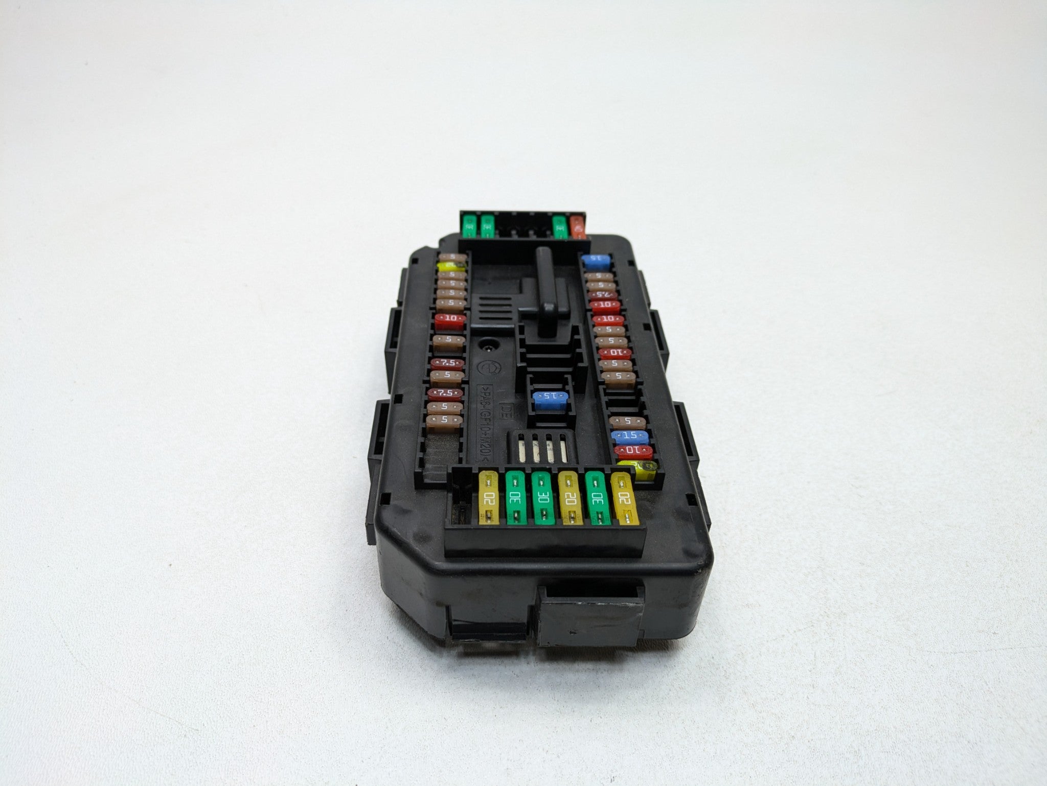 2016 - 2019 OEM BMW 330I POWER DISTRIBUTION FUSE RELAY JUNCTION BOX 2.0 L