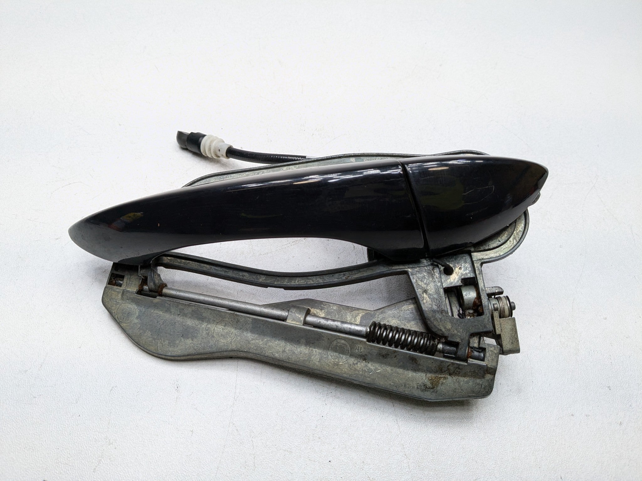 04 - 06 OEM BMW X5 REAR RIGHT SIDE EXTERIOR DOOR HANDLE WITH CARRIER ASSEMBLY