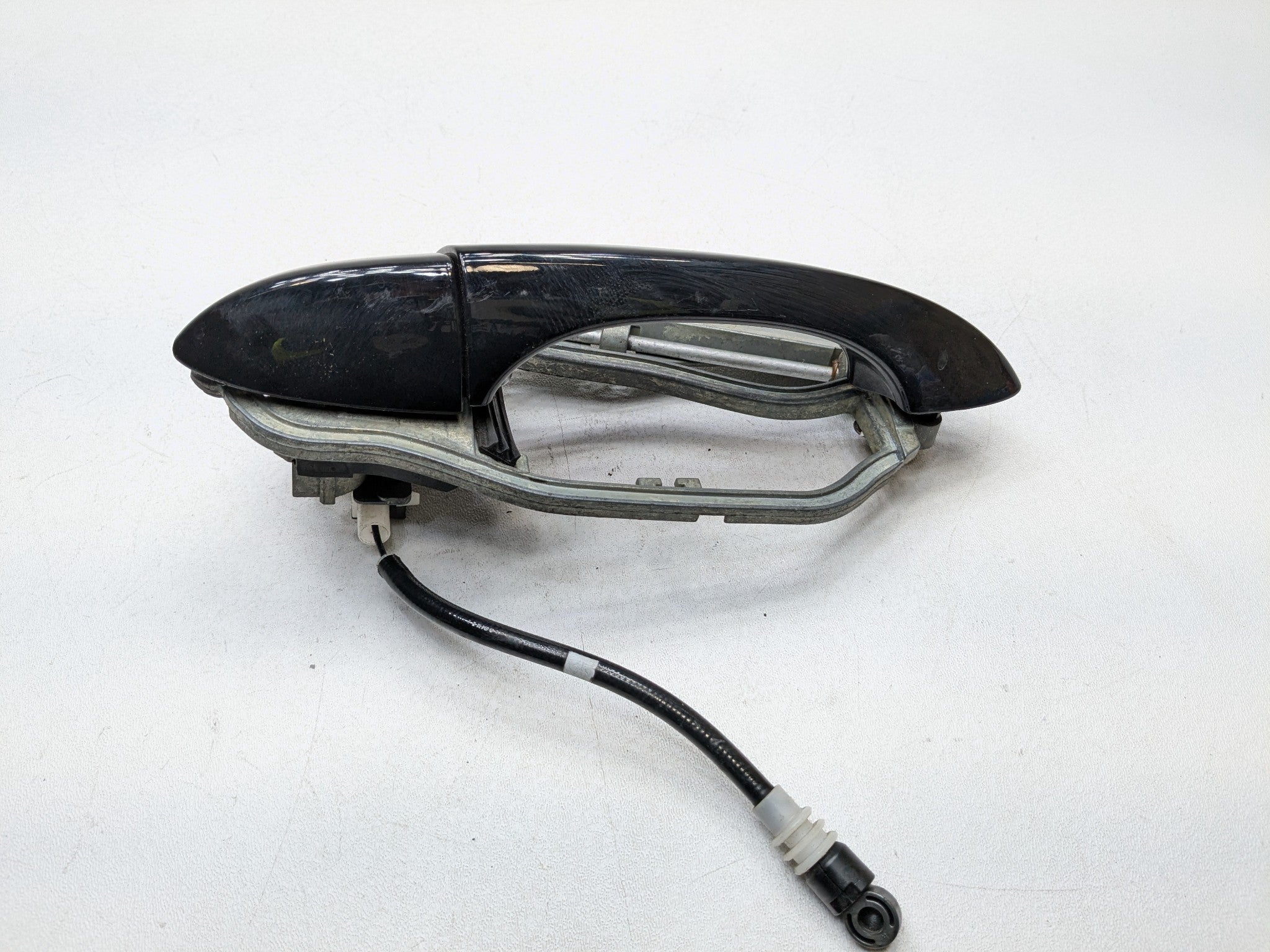 04 - 06 OEM BMW X5 REAR RIGHT SIDE EXTERIOR DOOR HANDLE WITH CARRIER ASSEMBLY
