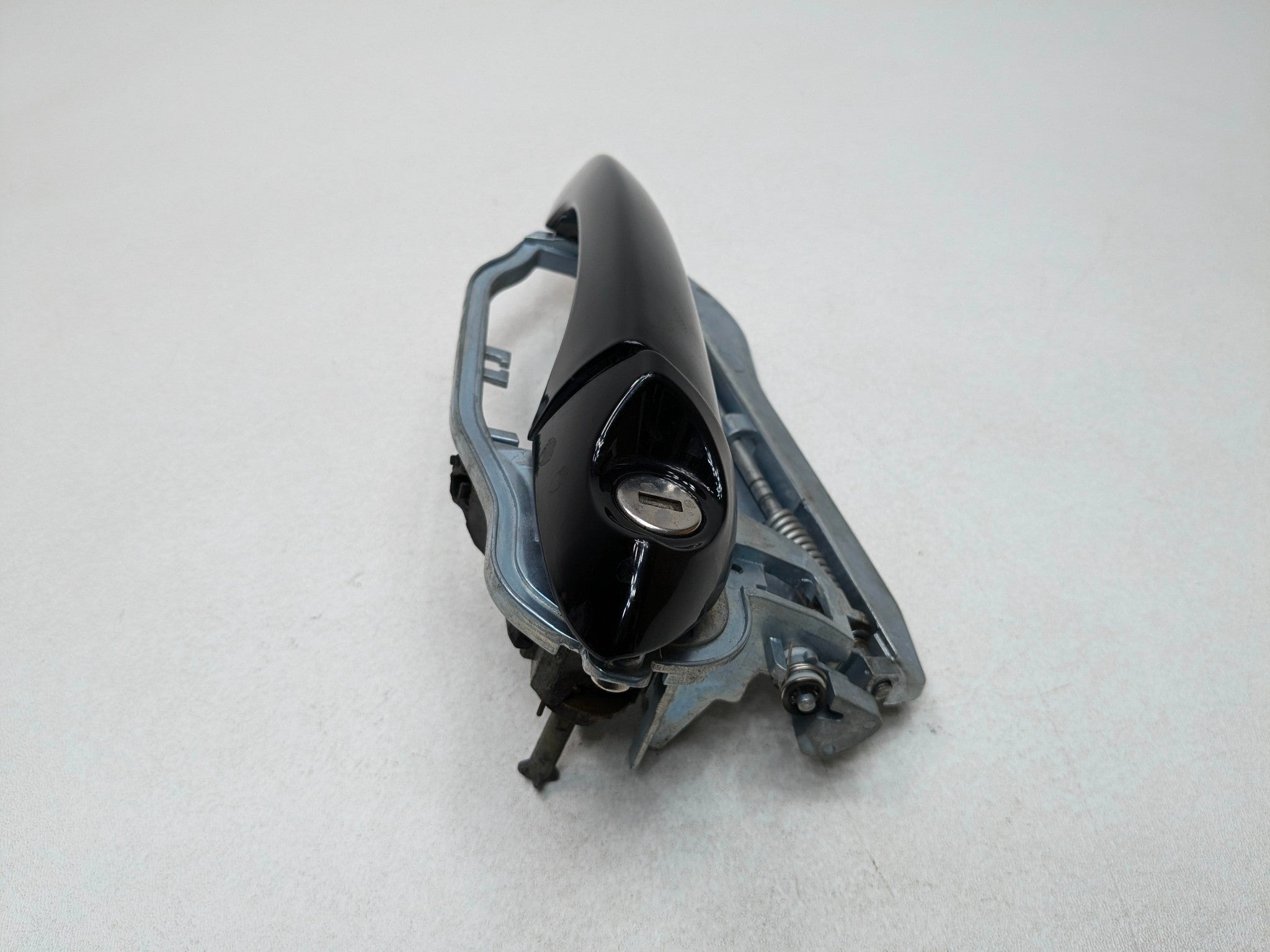 04 - 06 OEM BMW X5 FRONT LEFT SIDE EXTERIOR DOOR HANDLE WITH CARRIER ASSEMBLY