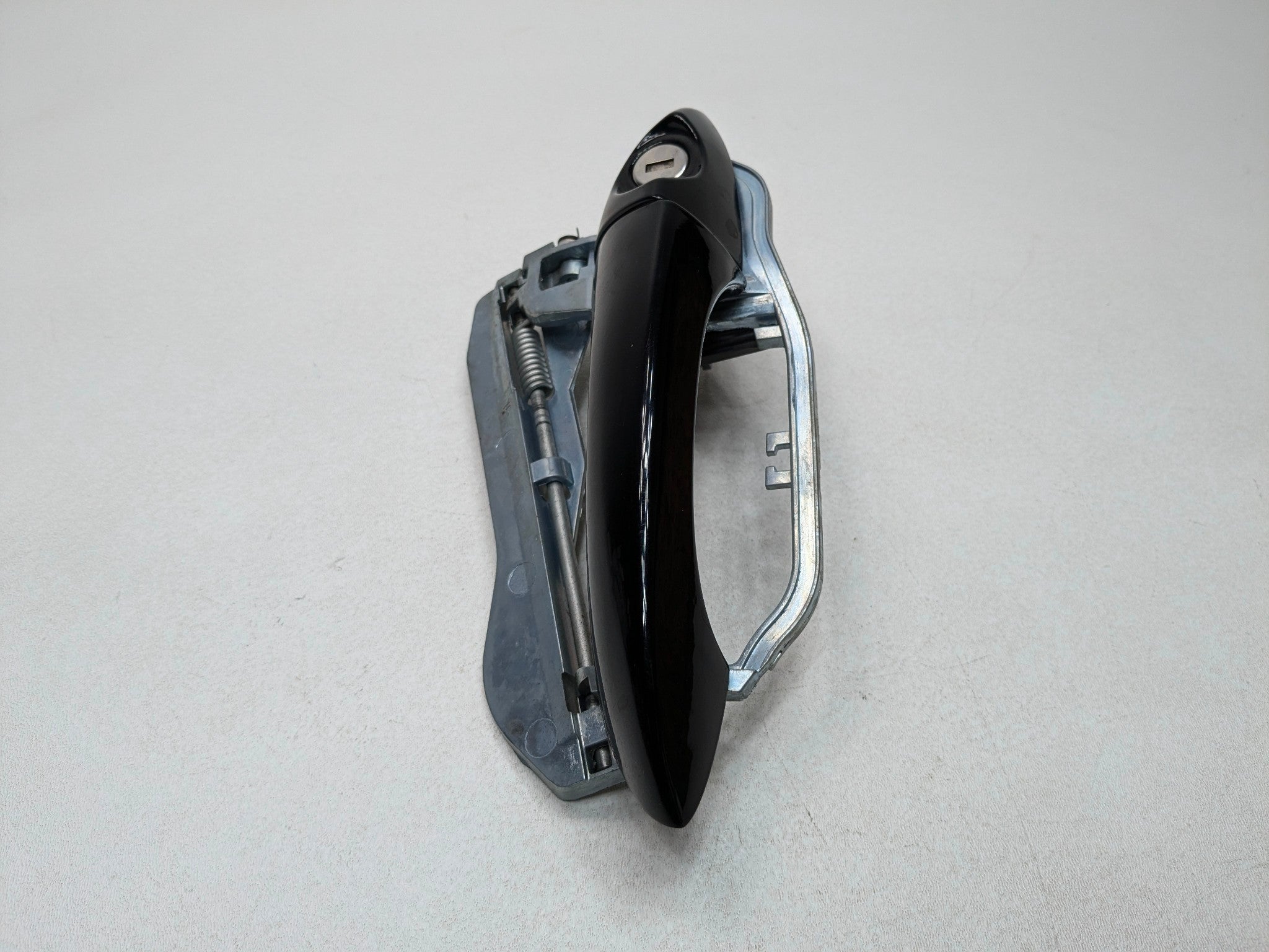 04 - 06 OEM BMW X5 FRONT LEFT SIDE EXTERIOR DOOR HANDLE WITH CARRIER ASSEMBLY