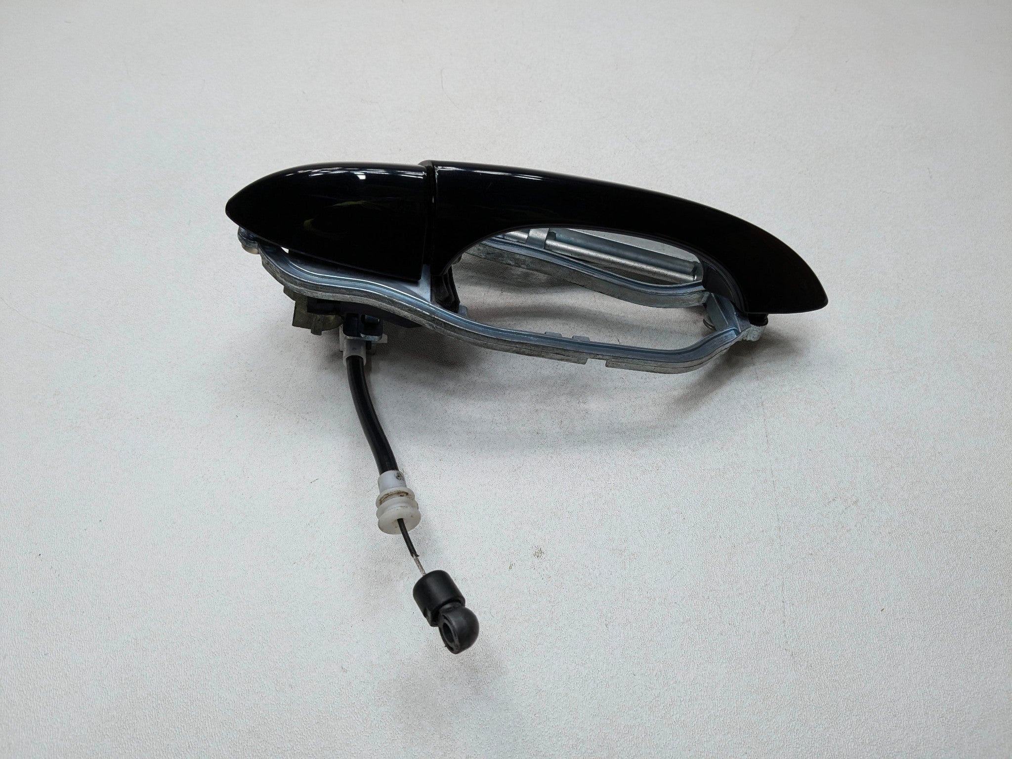 04 - 06 OEM BMW X5 FRONT RIGHT SIDE EXTERIOR DOOR HANDLE WITH CARRIER ASSEMBLY