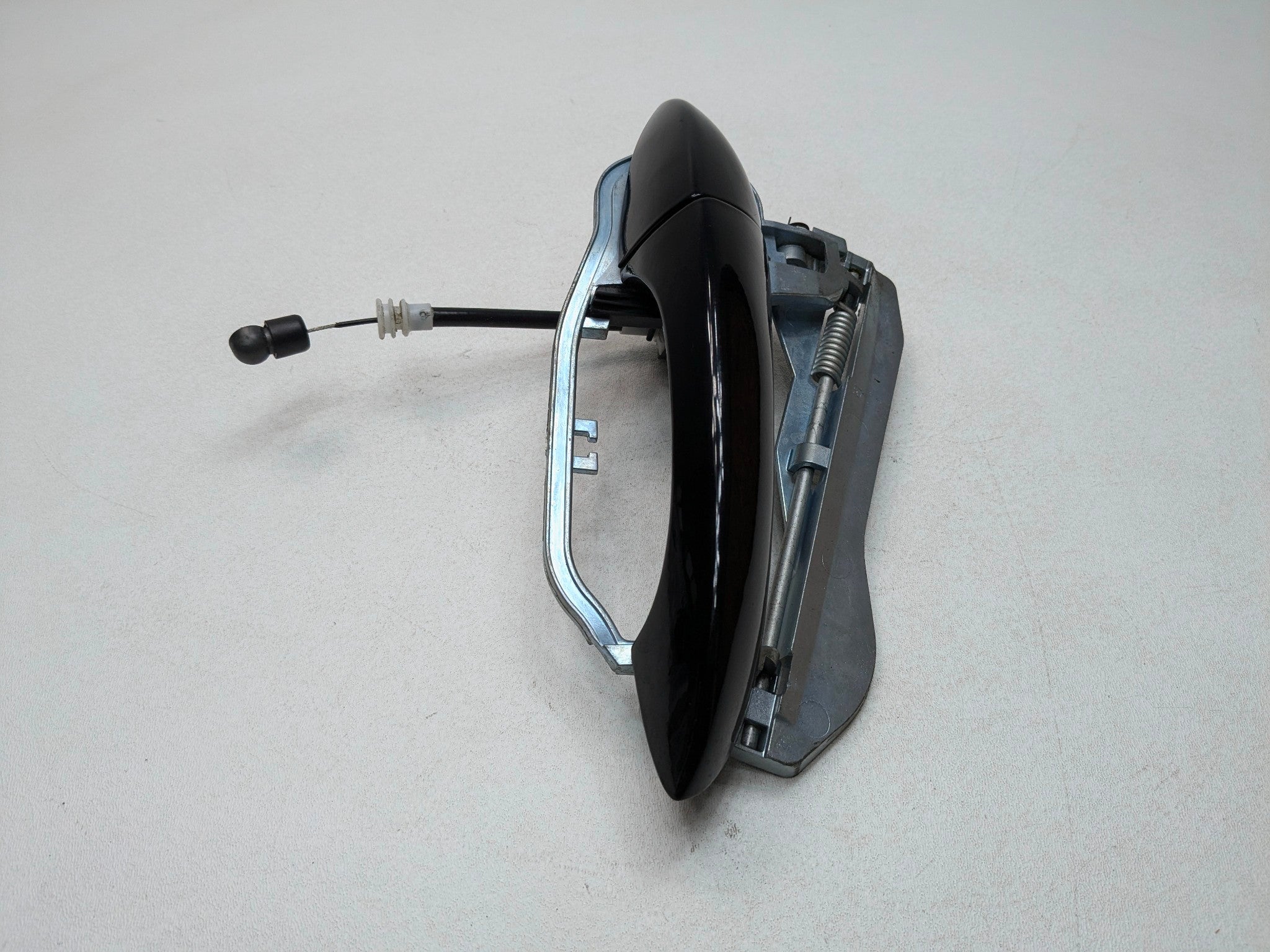 04 - 06 OEM BMW X5 FRONT RIGHT SIDE EXTERIOR DOOR HANDLE WITH CARRIER ASSEMBLY